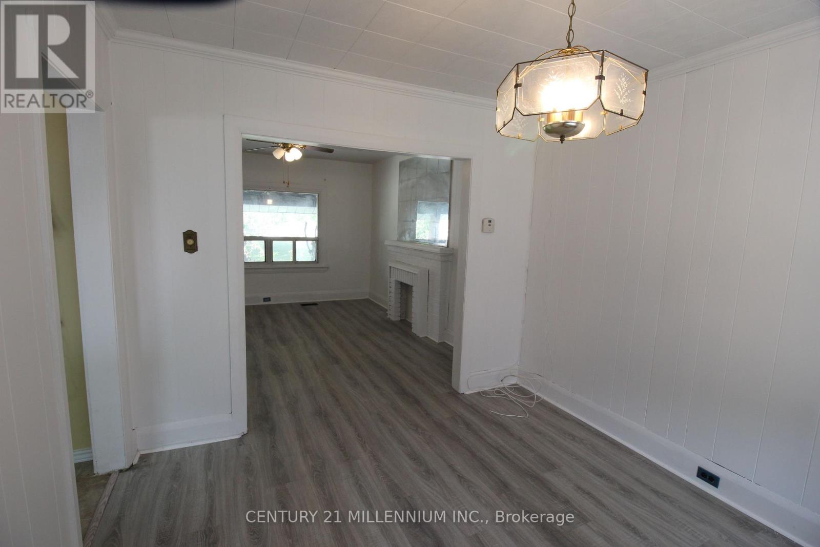 18 Glenvalley Drive, Toronto, Ontario  M6M 4V9 - Photo 12 - W12409382