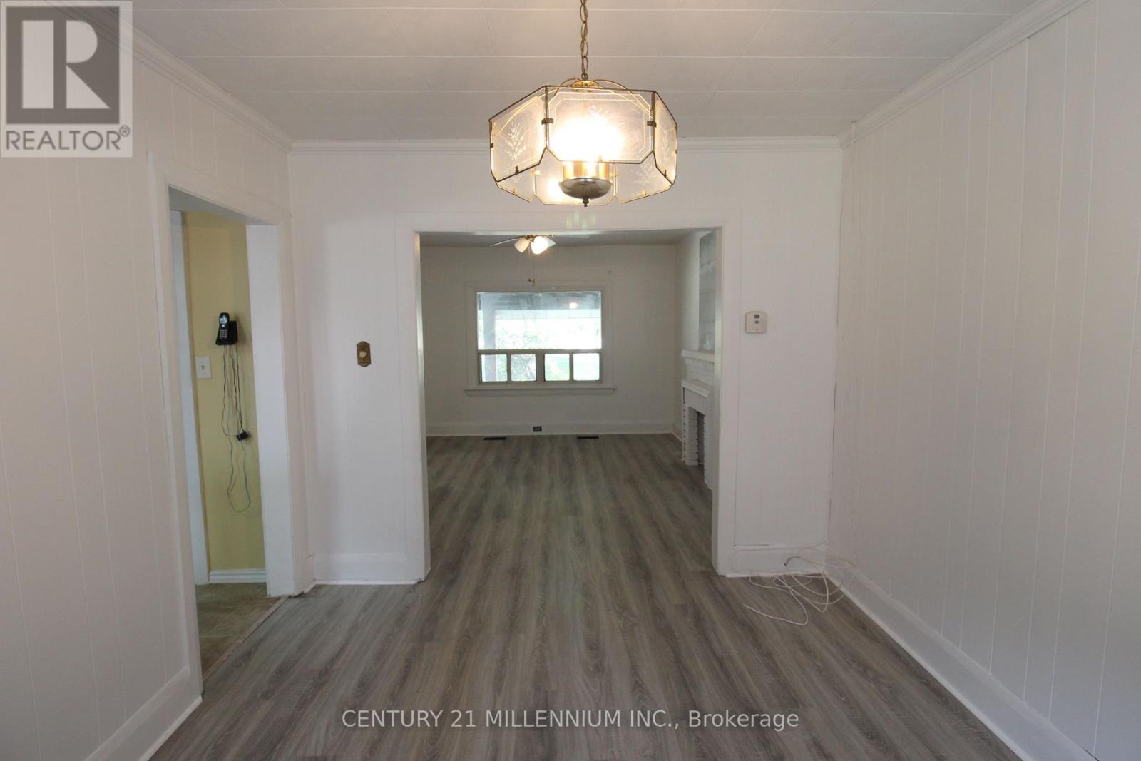 18 Glenvalley Drive, Toronto, Ontario  M6M 4V9 - Photo 13 - W12409382