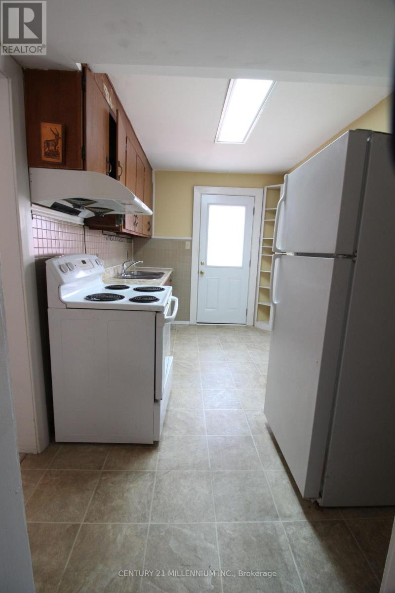 18 Glenvalley Drive, Toronto, Ontario  M6M 4V9 - Photo 15 - W12409382