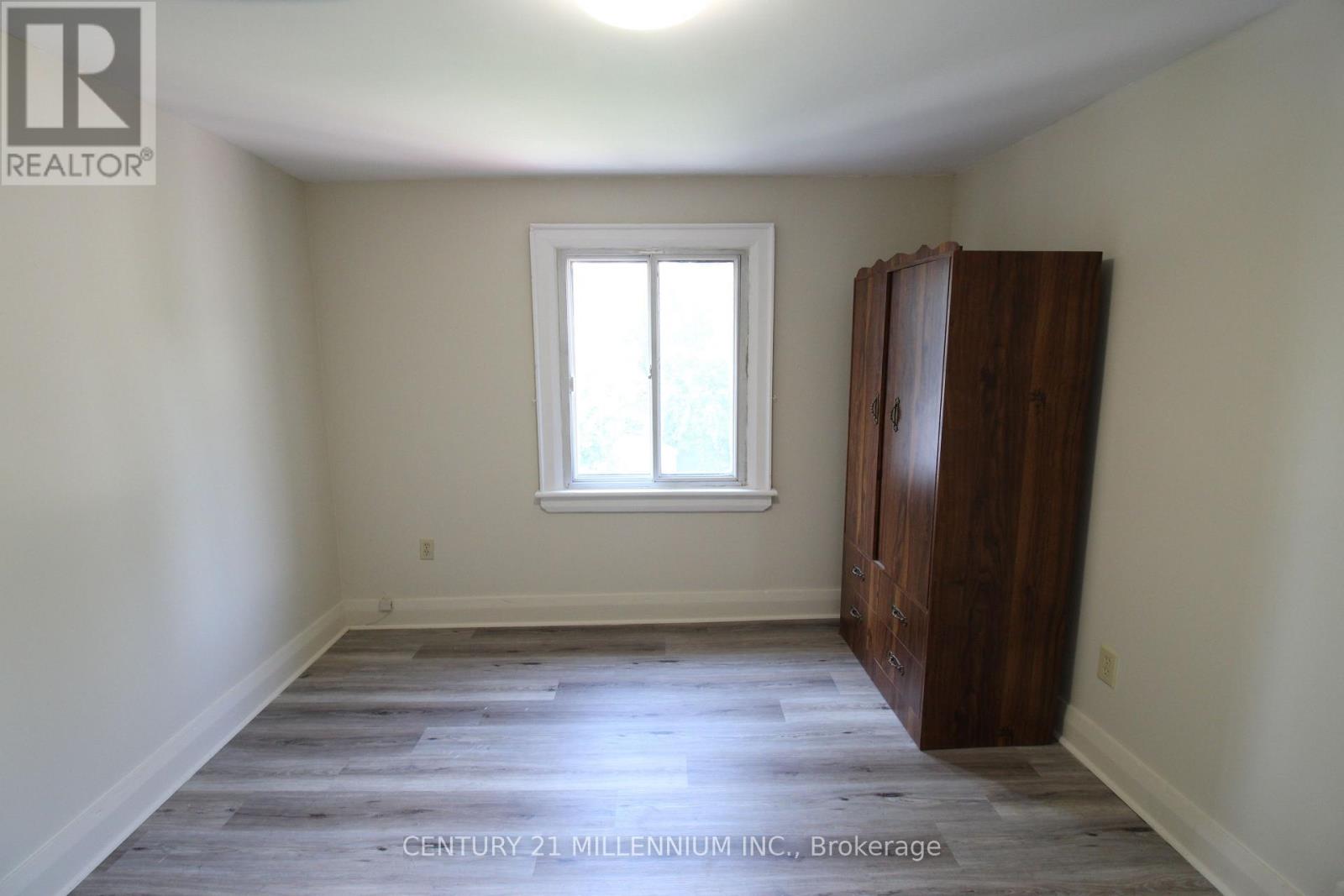 18 Glenvalley Drive, Toronto, Ontario  M6M 4V9 - Photo 22 - W12409382