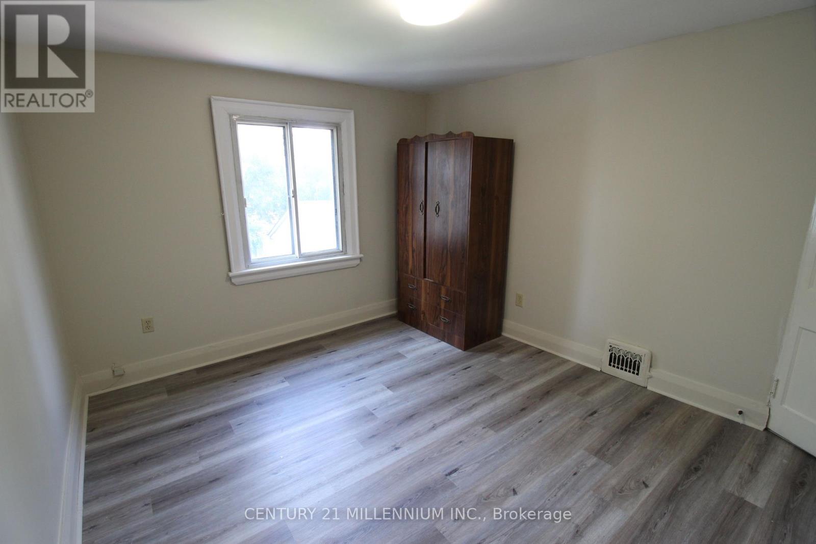18 Glenvalley Drive, Toronto, Ontario  M6M 4V9 - Photo 23 - W12409382