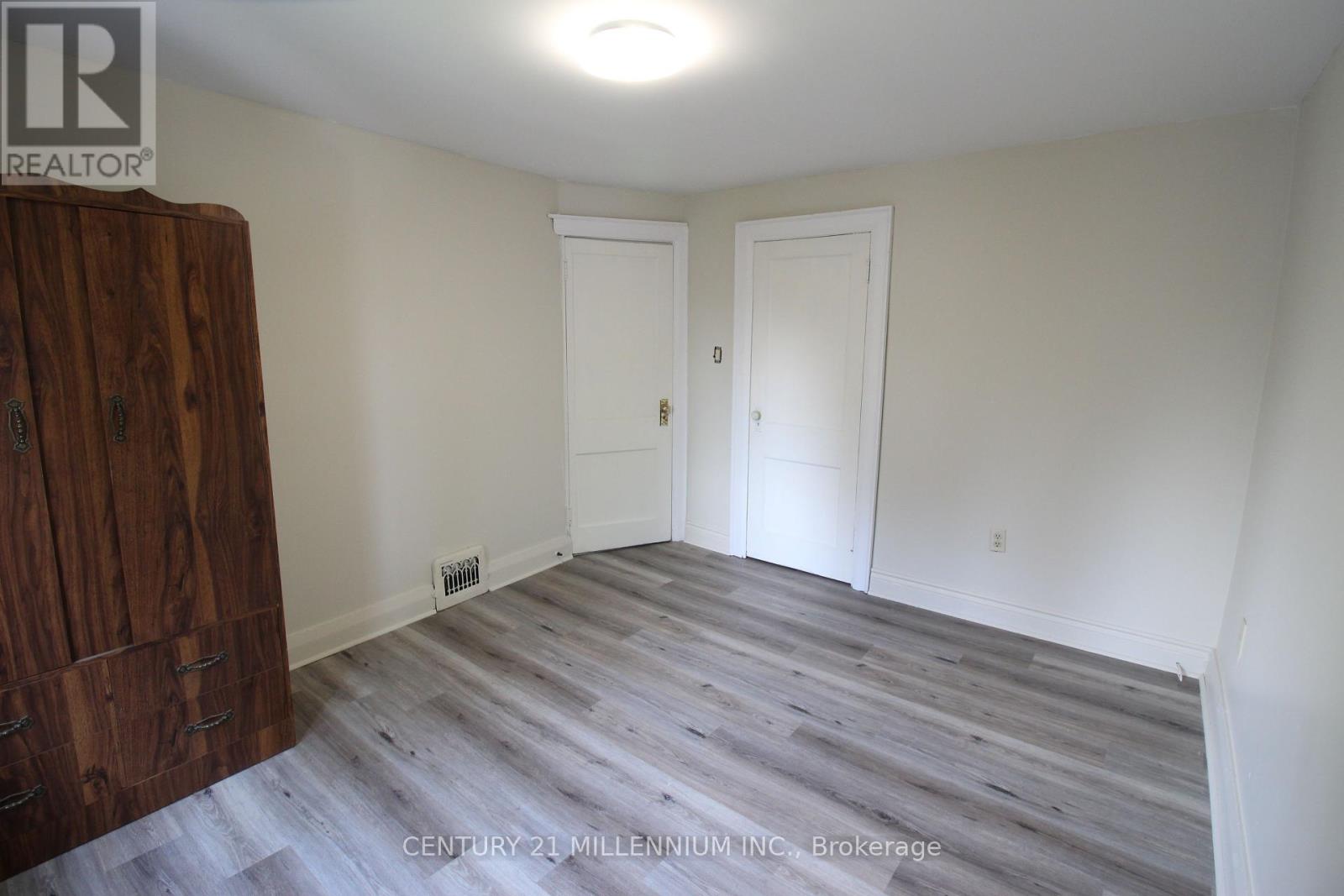 18 Glenvalley Drive, Toronto, Ontario  M6M 4V9 - Photo 24 - W12409382
