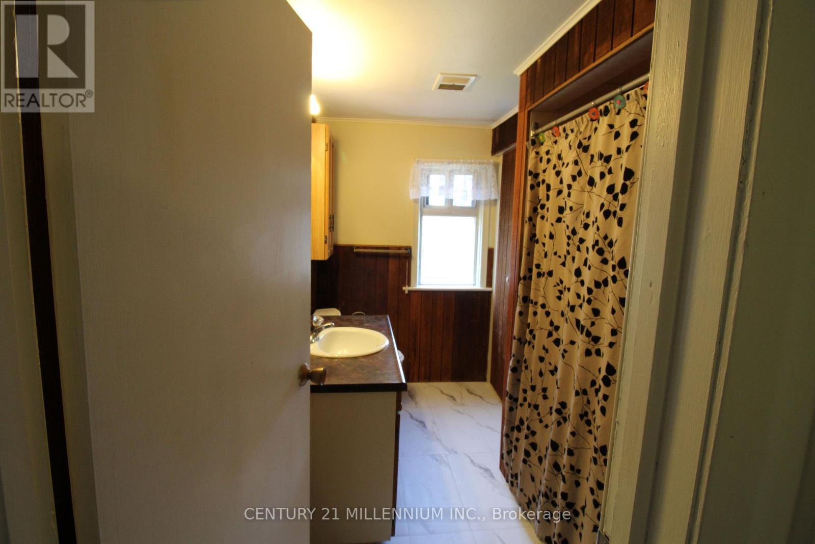 18 Glenvalley Drive, Toronto, Ontario  M6M 4V9 - Photo 25 - W12409382