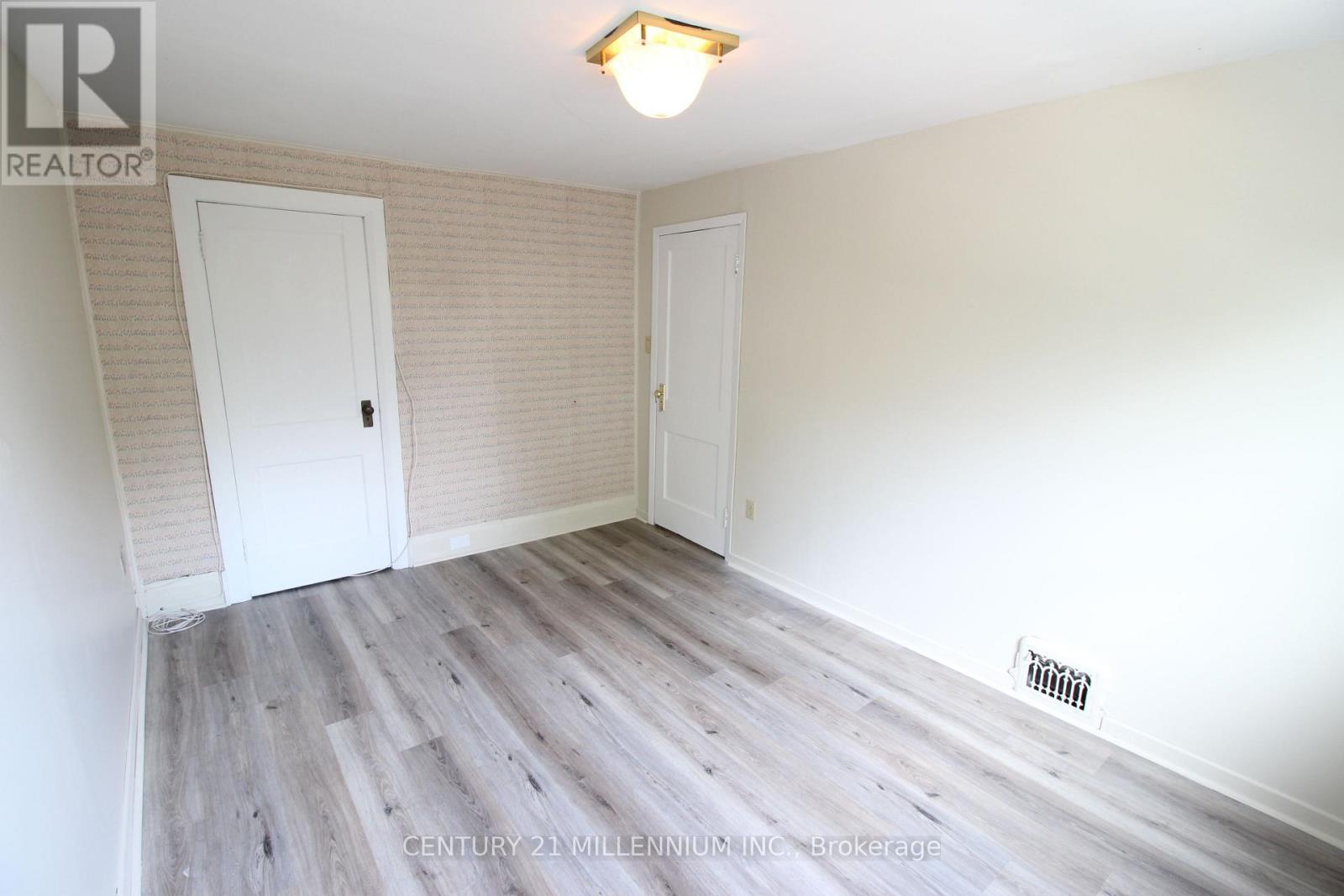 18 Glenvalley Drive, Toronto, Ontario  M6M 4V9 - Photo 31 - W12409382