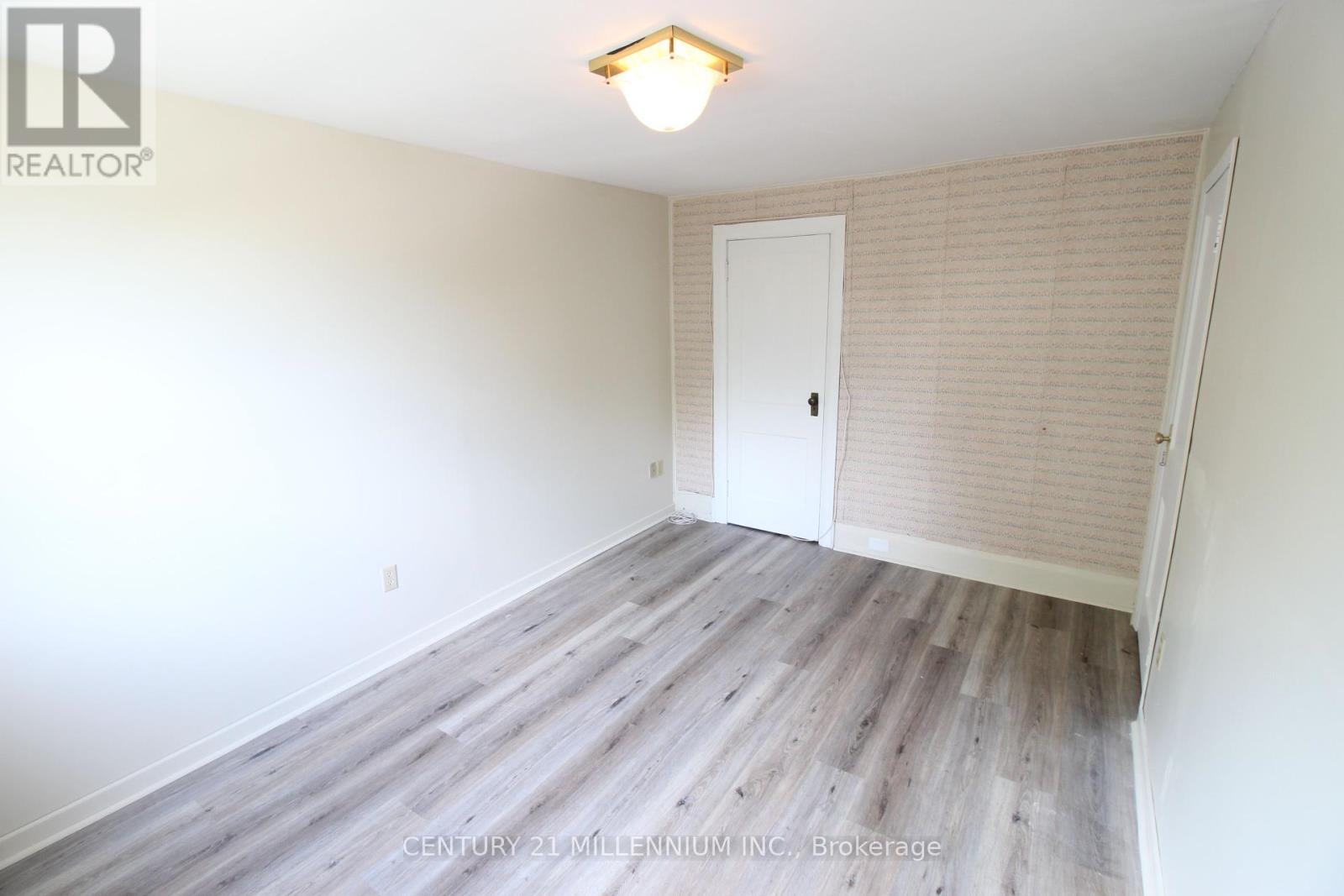 18 Glenvalley Drive, Toronto, Ontario  M6M 4V9 - Photo 32 - W12409382