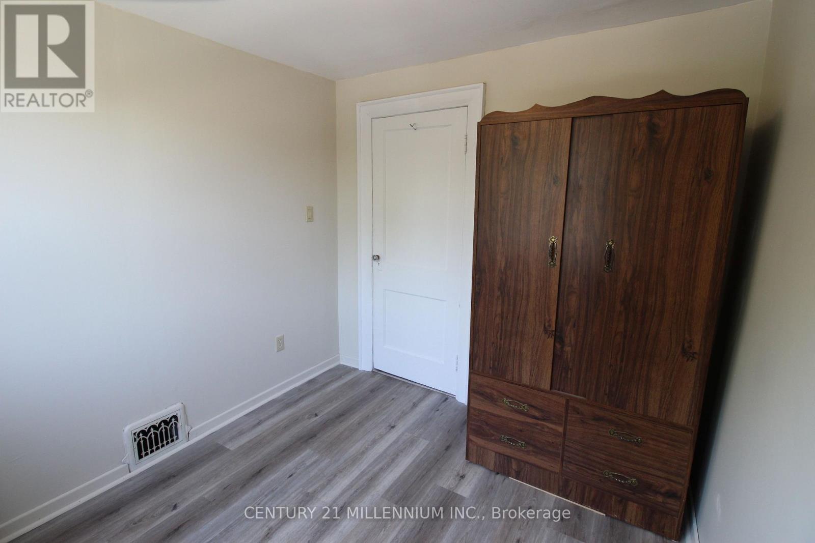 18 Glenvalley Drive, Toronto, Ontario  M6M 4V9 - Photo 36 - W12409382
