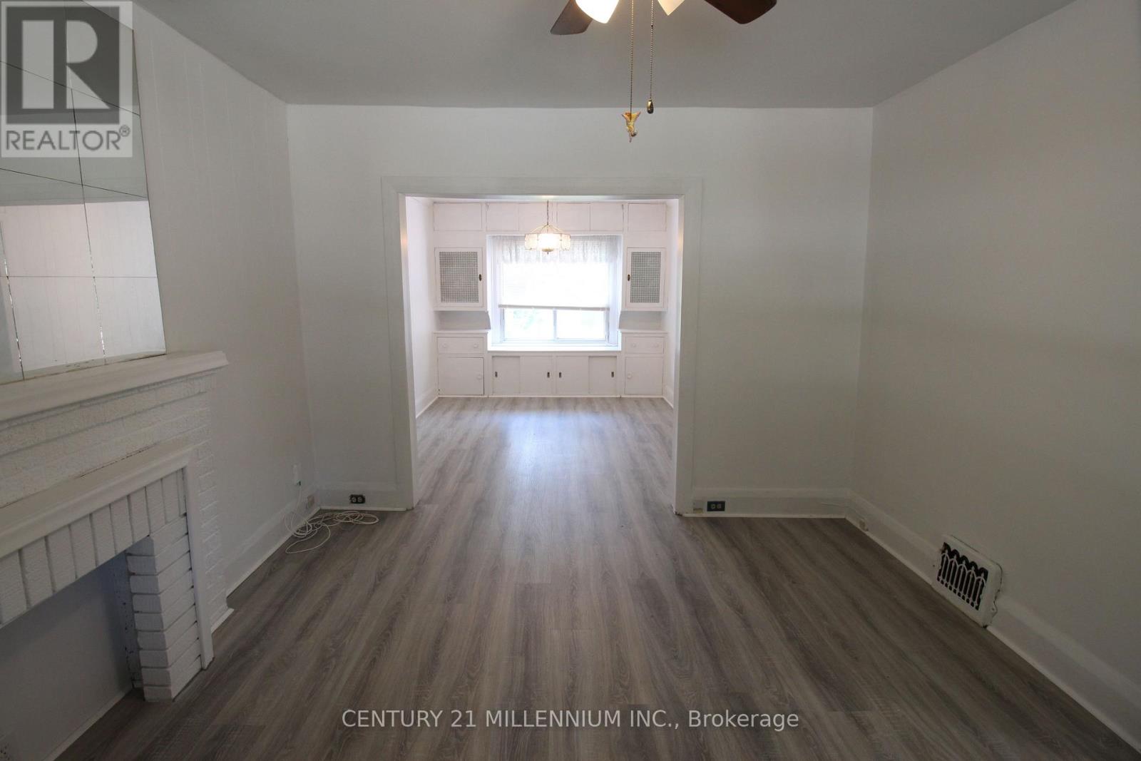 18 Glenvalley Drive, Toronto, Ontario  M6M 4V9 - Photo 7 - W12409382
