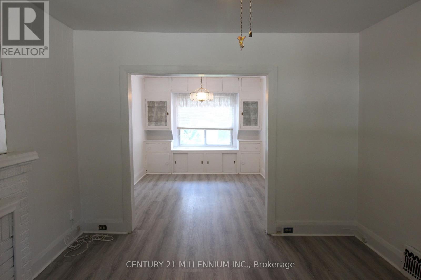 18 Glenvalley Drive, Toronto, Ontario  M6M 4V9 - Photo 8 - W12409382