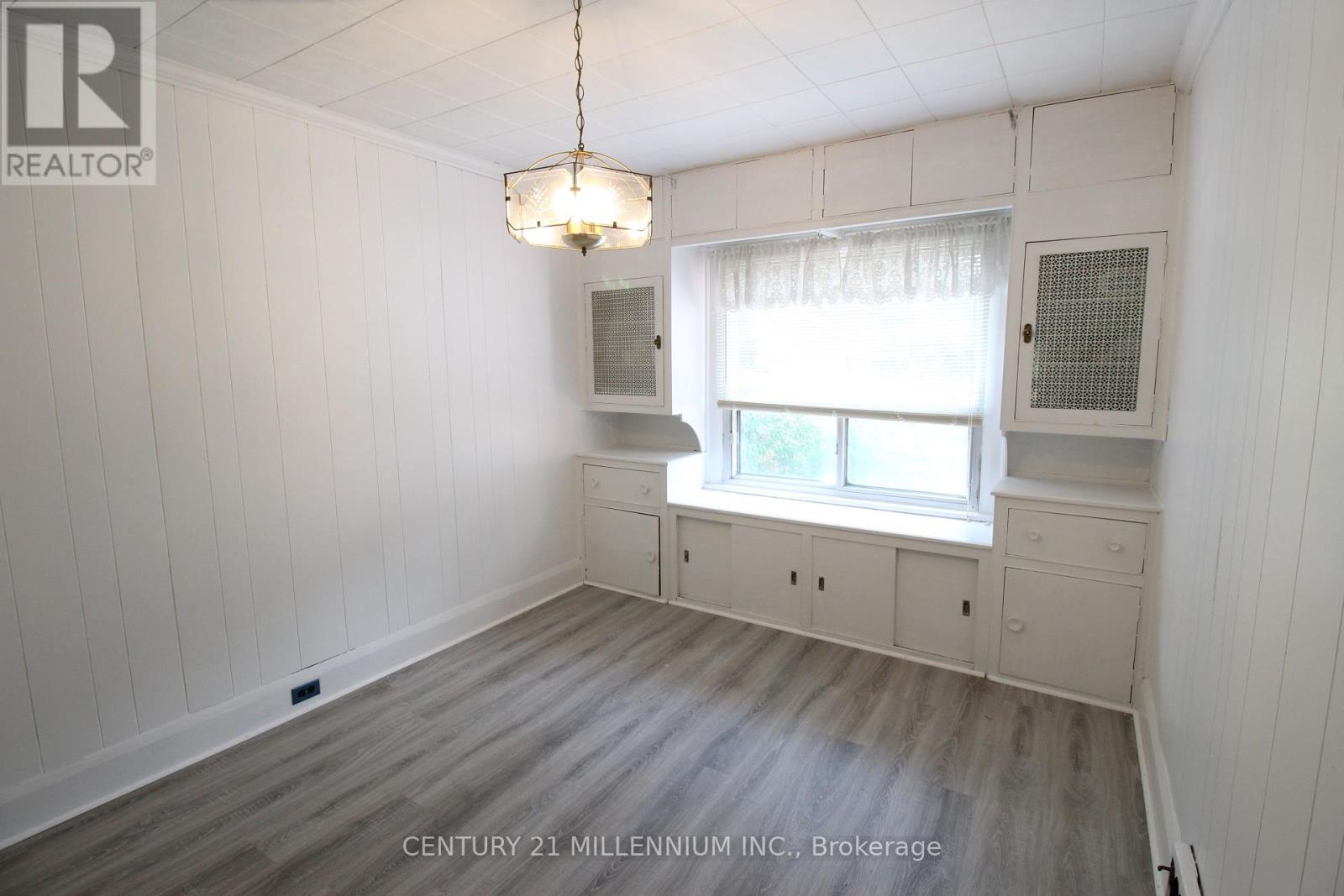 18 Glenvalley Drive, Toronto, Ontario  M6M 4V9 - Photo 9 - W12409382