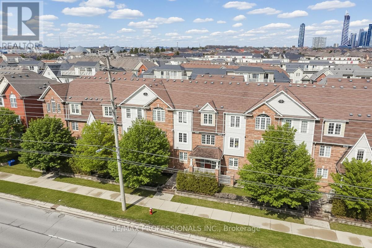 4 - 619 DUNDAS STREET W, Mississauga, Ontario