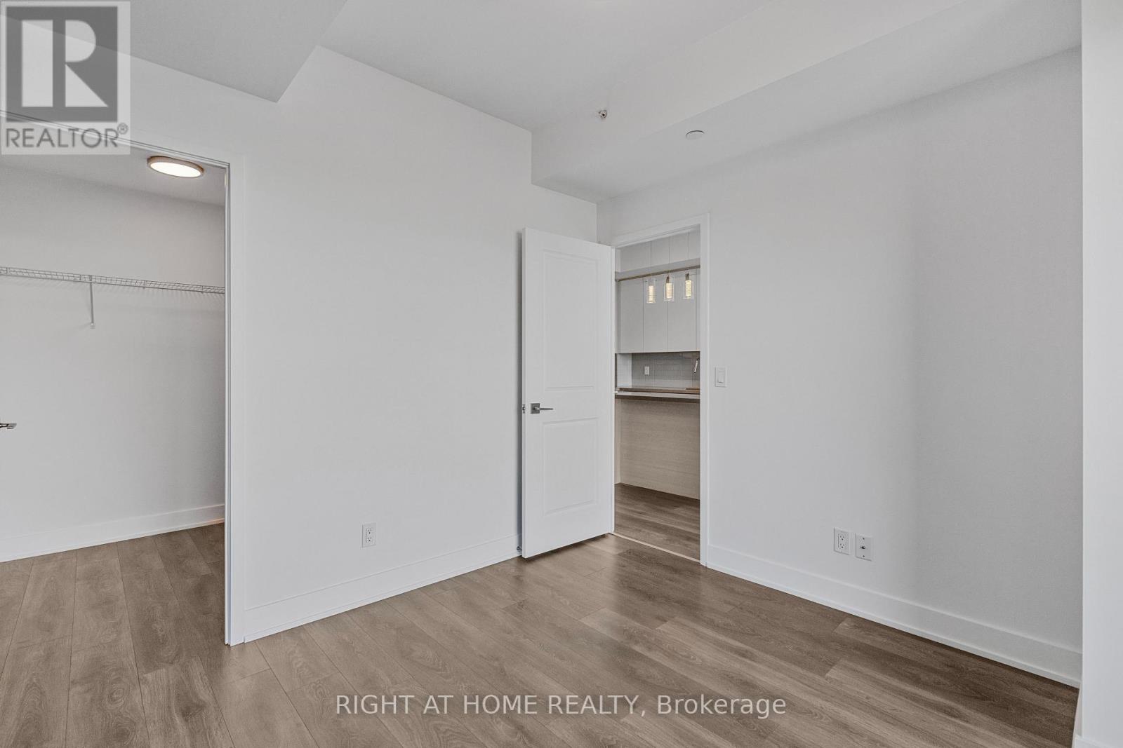 906 - 297 Oak Walk Drive, Oakville, Ontario  L6H 3R6 - Photo 16 - W12409411