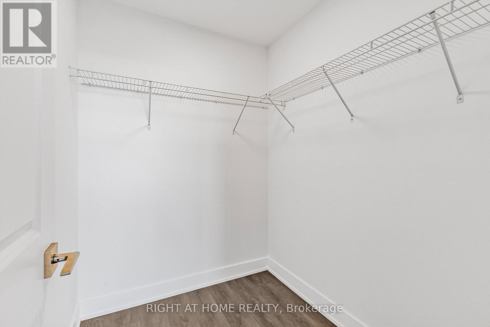 906 - 297 Oak Walk Drive, Oakville, Ontario  L6H 3R6 - Photo 17 - W12409411