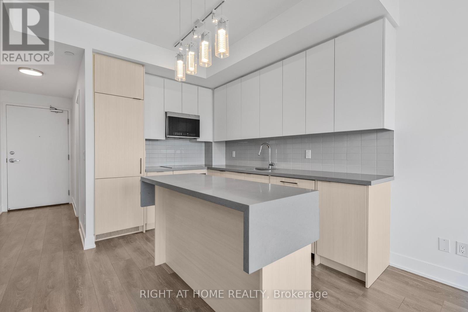 906 - 297 Oak Walk Drive, Oakville, Ontario  L6H 3R6 - Photo 6 - W12409411