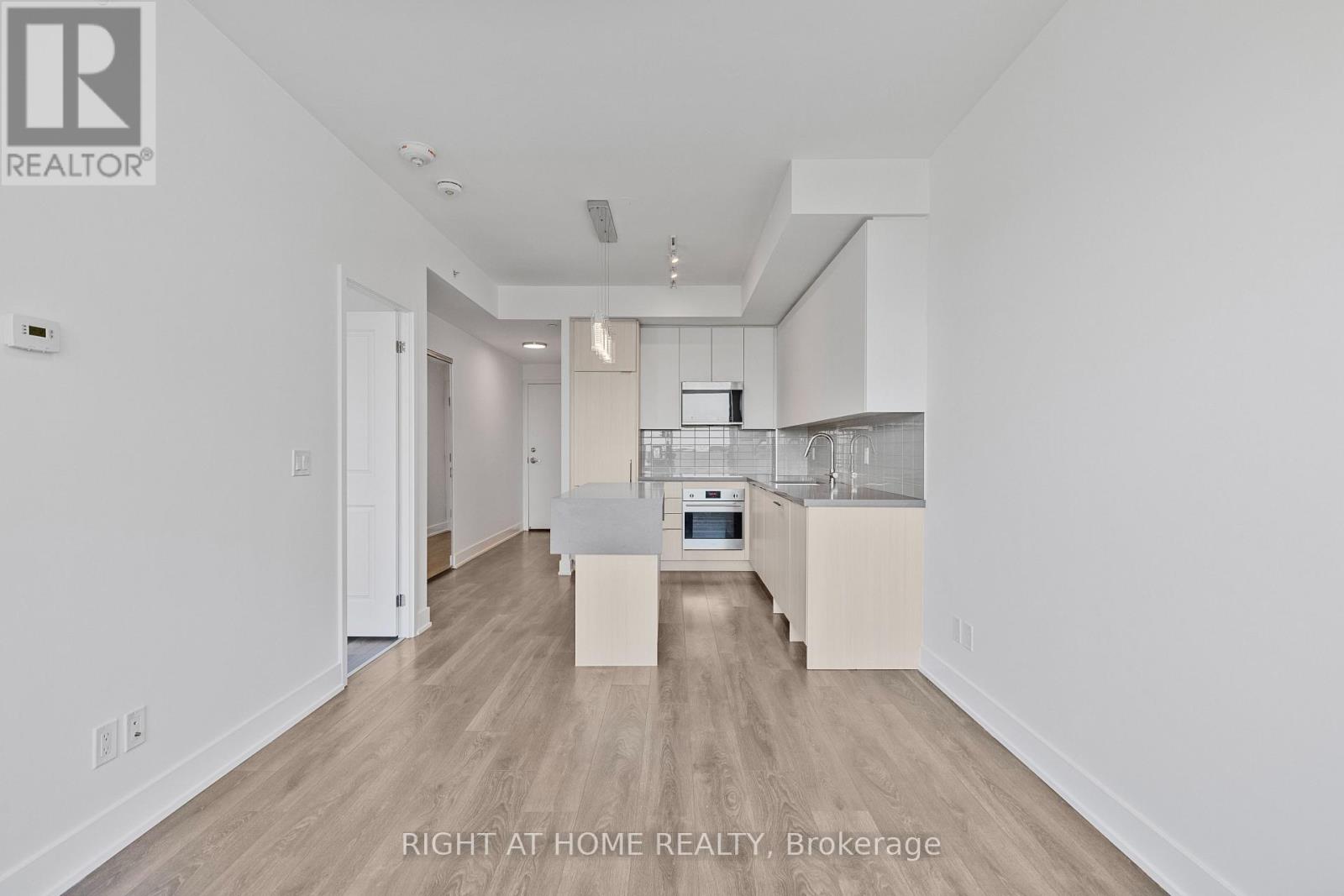906 - 297 Oak Walk Drive, Oakville, Ontario  L6H 3R6 - Photo 7 - W12409411