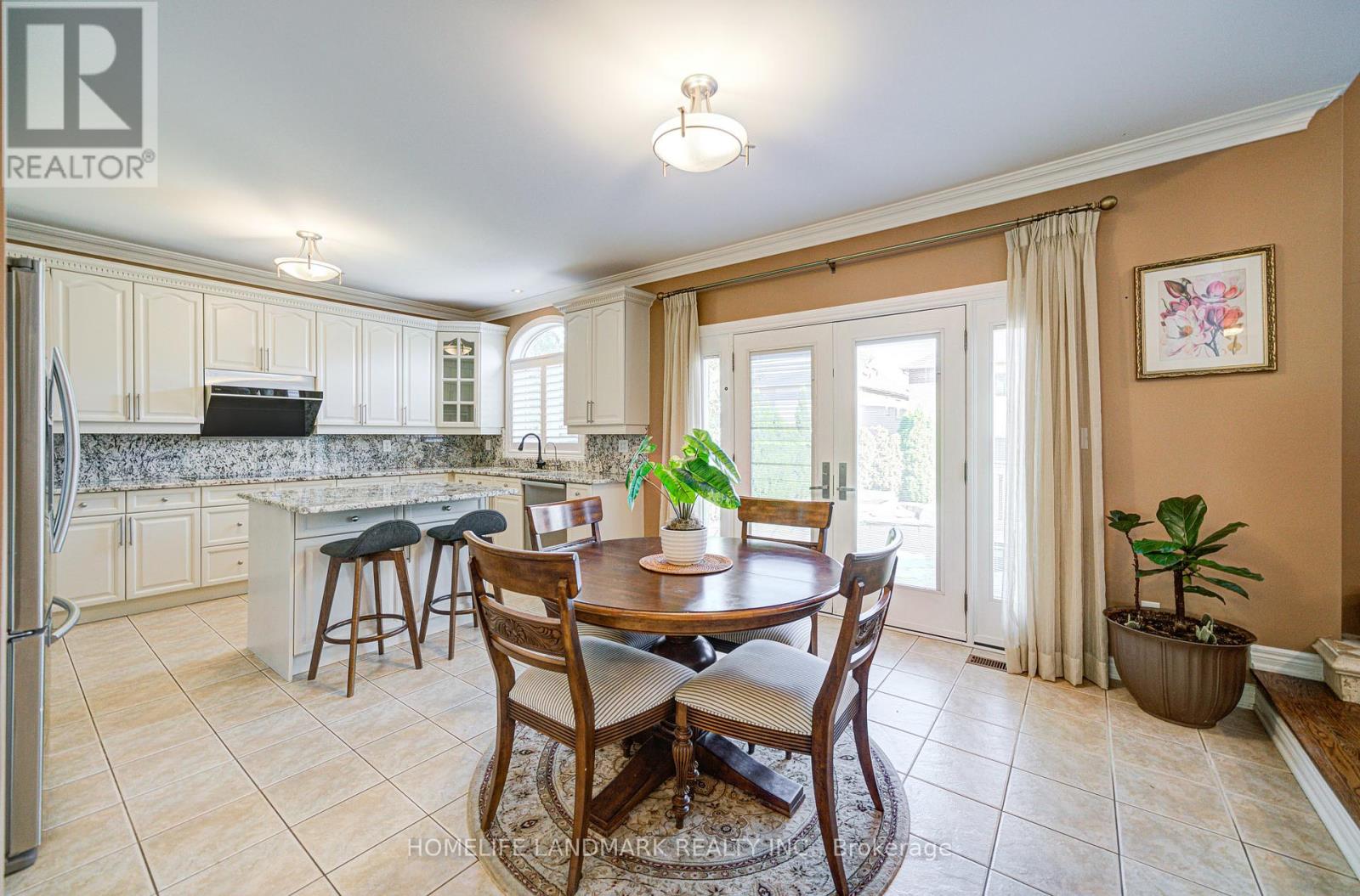 1388 Pinery Crescent, Oakville, Ontario  L6H 7J7 - Photo 16 - W12409441