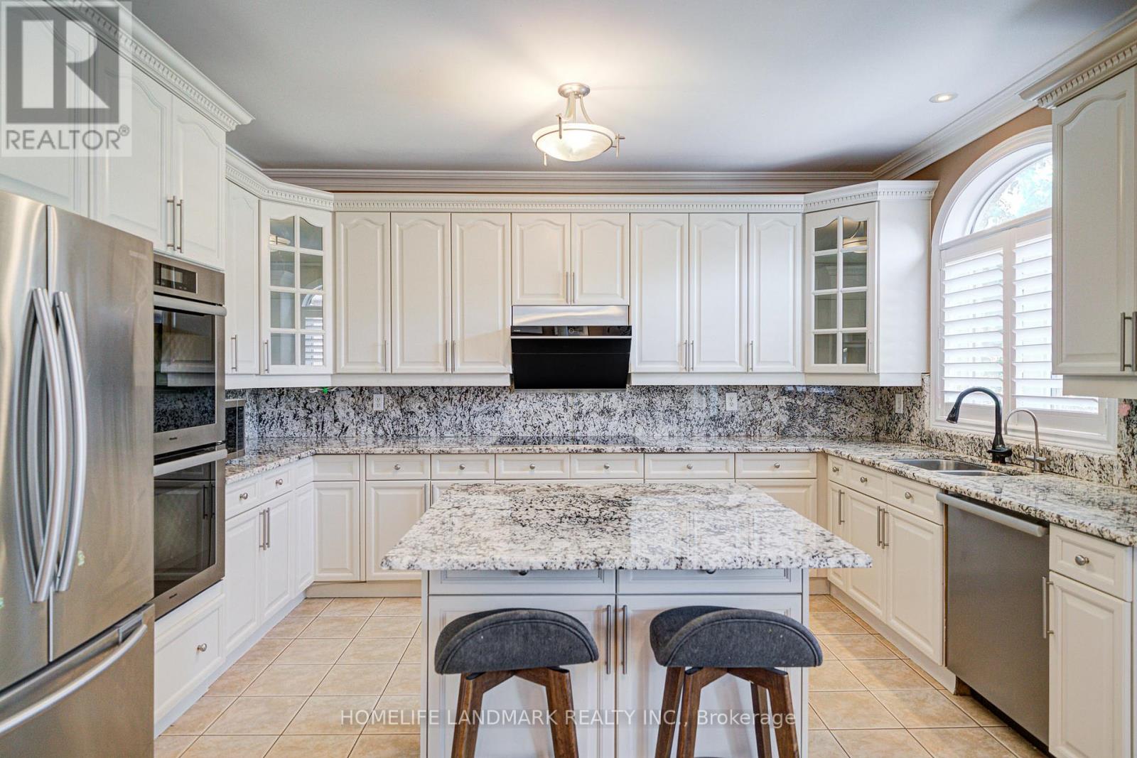 1388 Pinery Crescent, Oakville, Ontario  L6H 7J7 - Photo 18 - W12409441