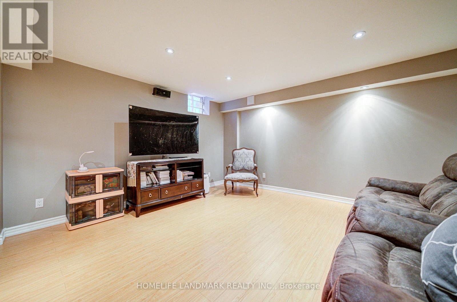 1388 Pinery Crescent, Oakville, Ontario  L6H 7J7 - Photo 43 - W12409441