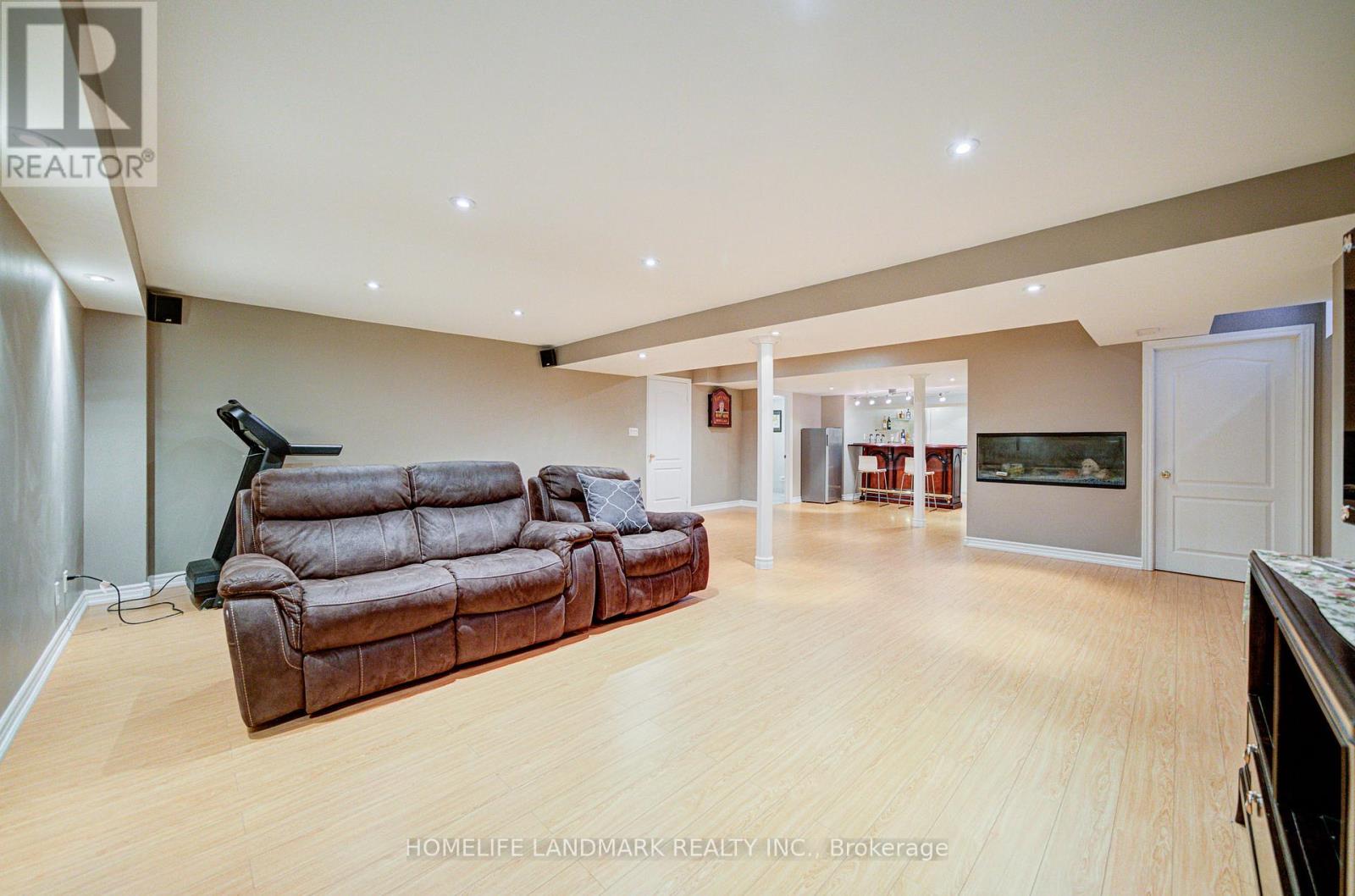 1388 Pinery Crescent, Oakville, Ontario  L6H 7J7 - Photo 44 - W12409441