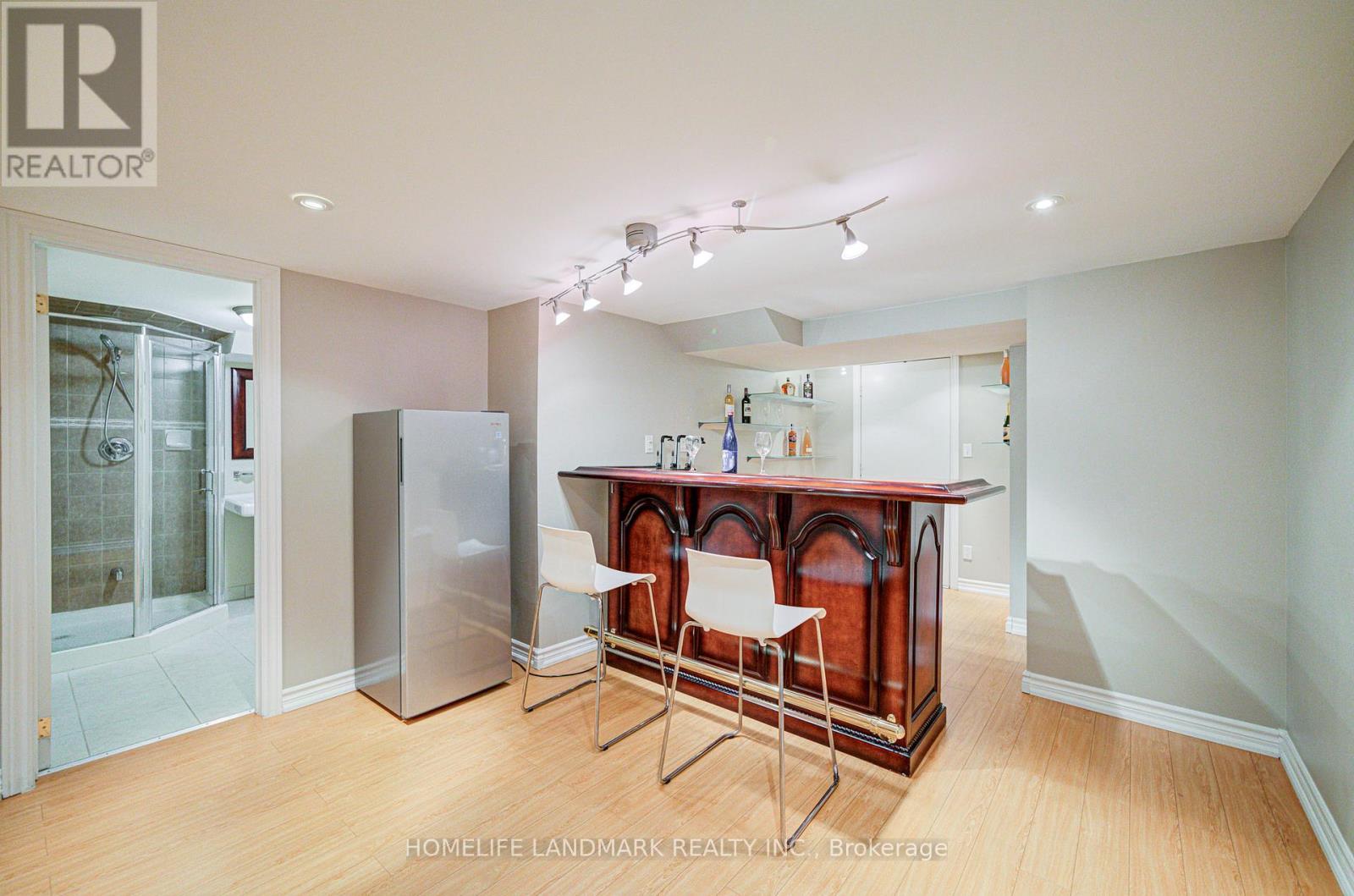 1388 Pinery Crescent, Oakville, Ontario  L6H 7J7 - Photo 45 - W12409441