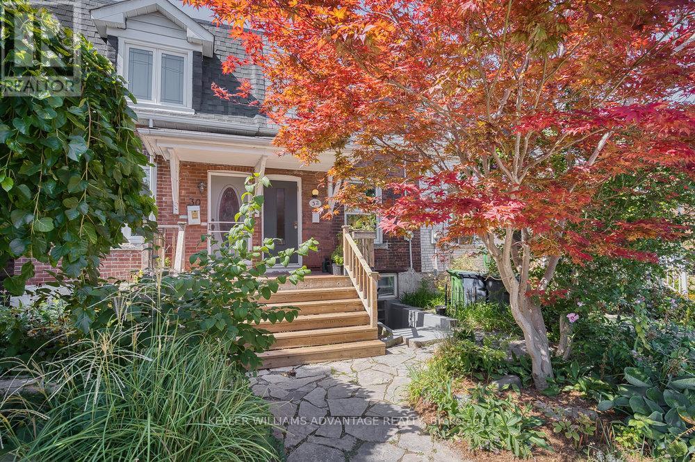 32 BARTLETT AVENUE, Toronto, Ontario