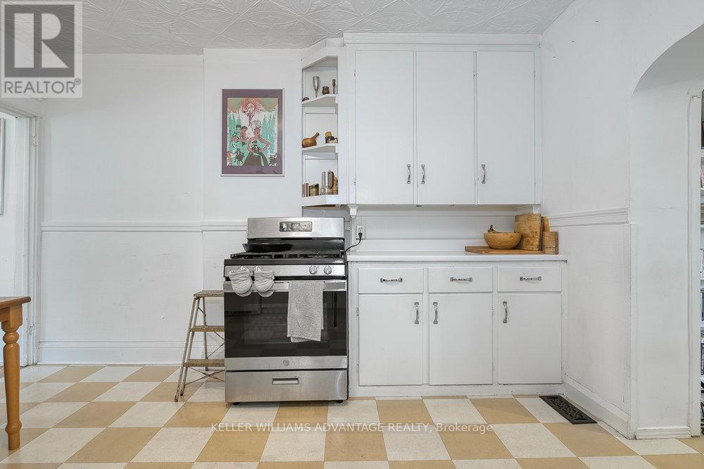 32 Bartlett Avenue, Toronto, Ontario  M6H 3E6 - Photo 13 - W12409446
