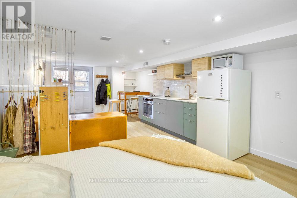32 Bartlett Avenue, Toronto, Ontario  M6H 3E6 - Photo 41 - W12409446