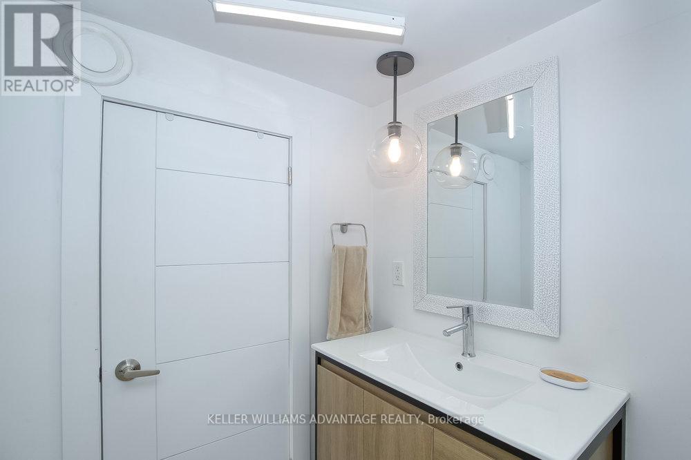 32 Bartlett Avenue, Toronto, Ontario  M6H 3E6 - Photo 44 - W12409446