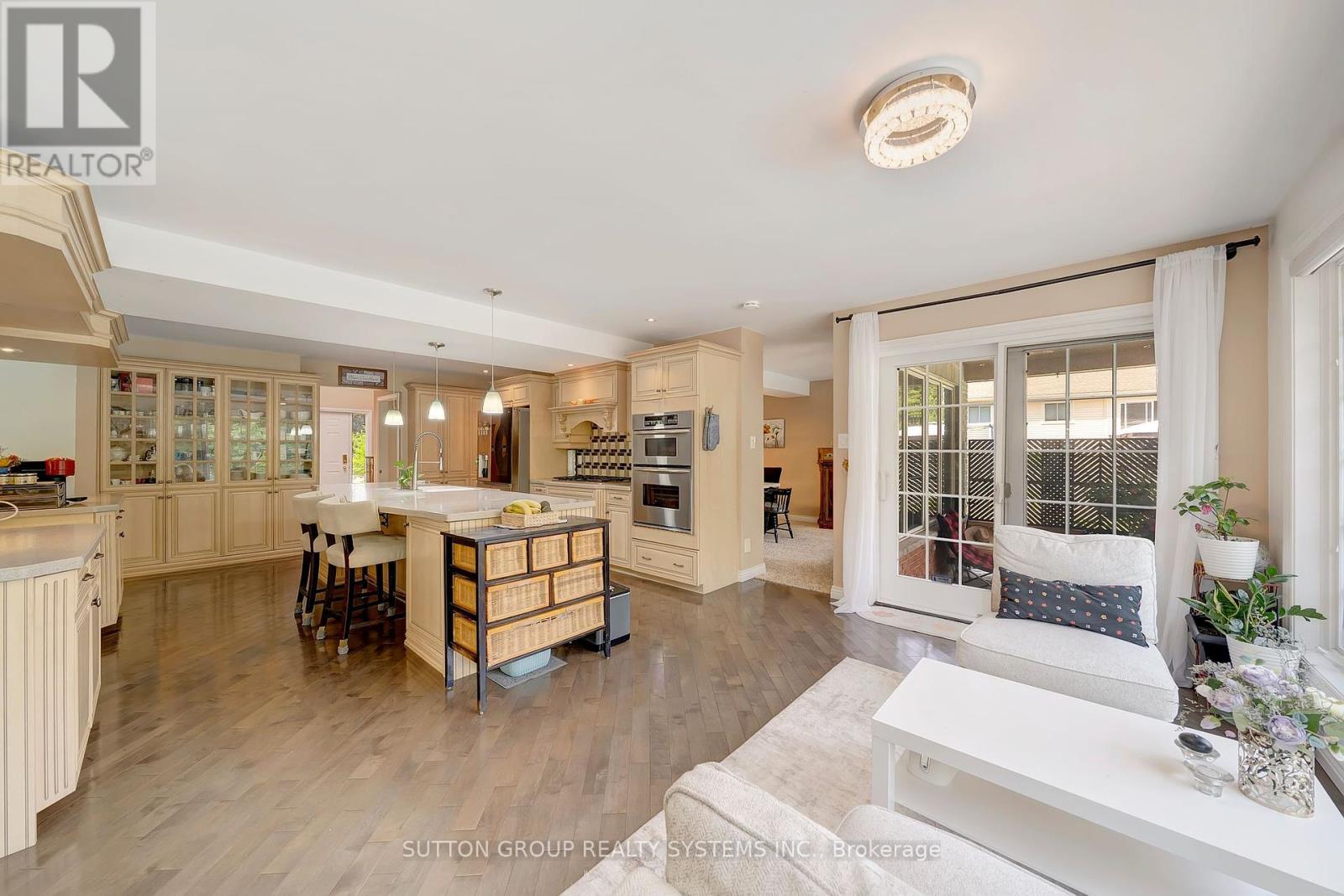 8017 Hampton Court, Niagara Falls, Ontario  L2H 2R4 - Photo 12 - X12409419