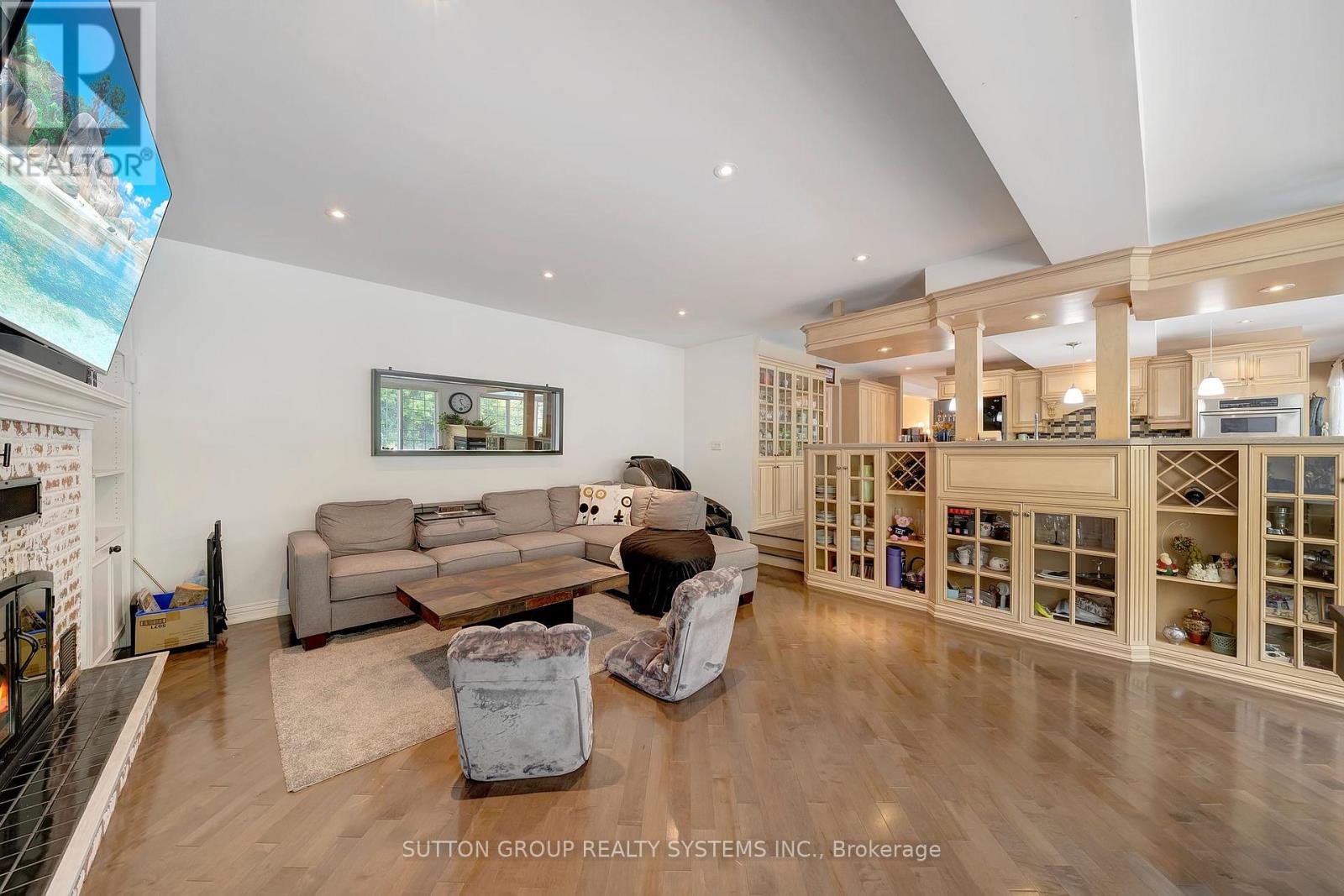 8017 Hampton Court, Niagara Falls, Ontario  L2H 2R4 - Photo 14 - X12409419