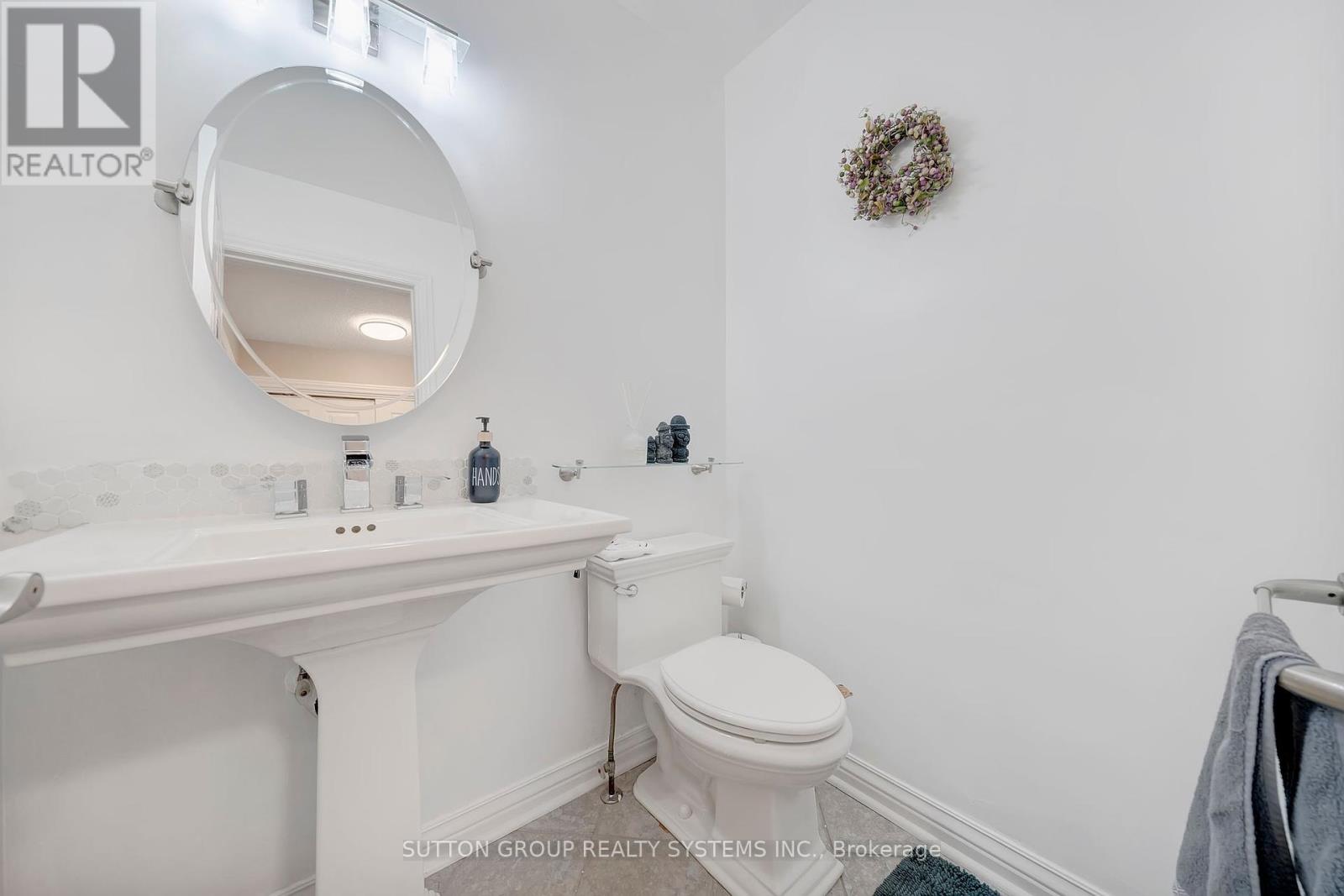 8017 Hampton Court, Niagara Falls, Ontario  L2H 2R4 - Photo 19 - X12409419