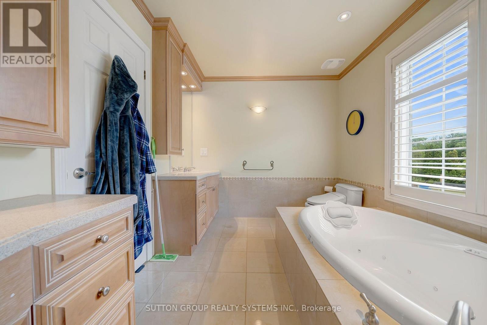 8017 Hampton Court, Niagara Falls, Ontario  L2H 2R4 - Photo 31 - X12409419
