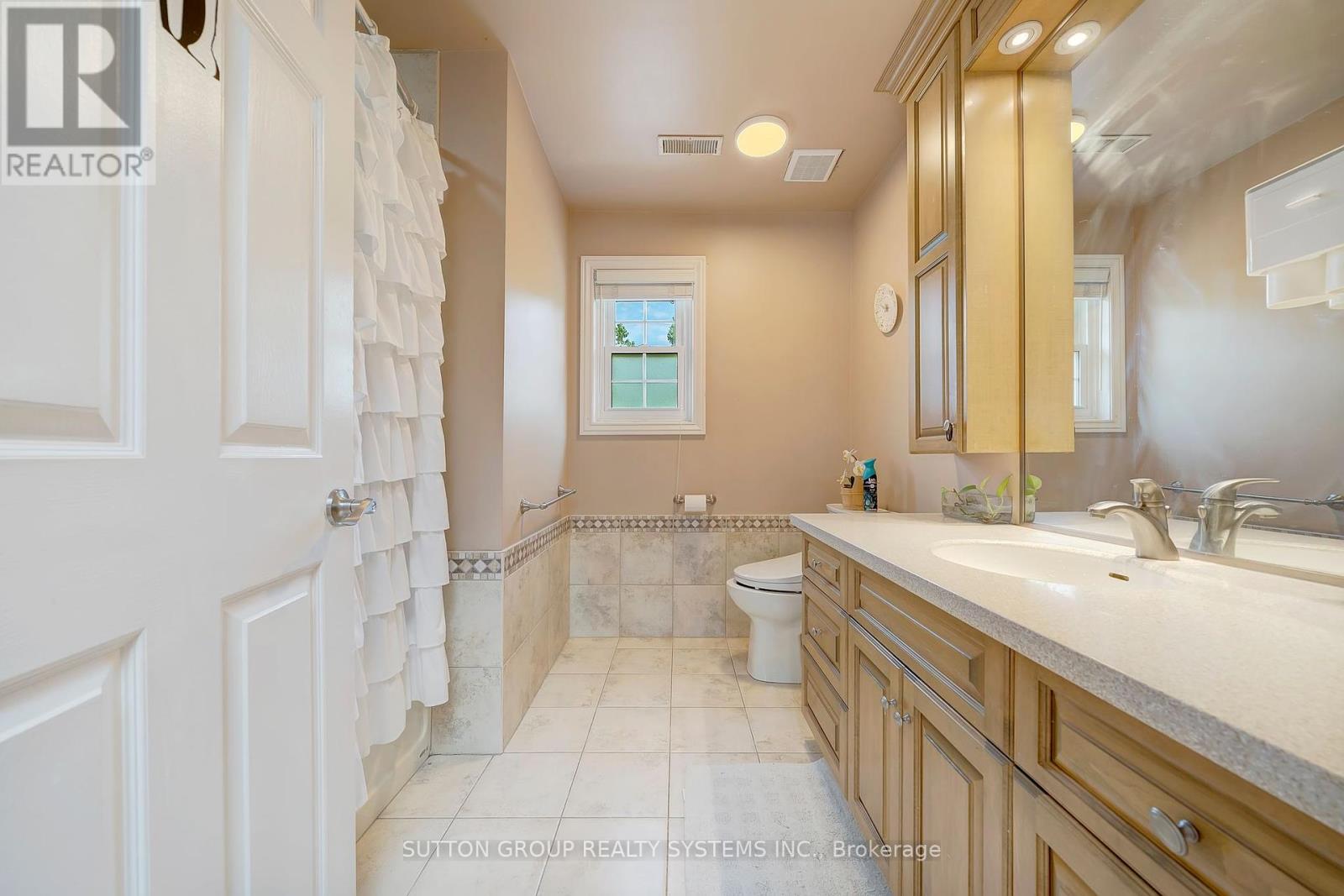 8017 Hampton Court, Niagara Falls, Ontario  L2H 2R4 - Photo 35 - X12409419