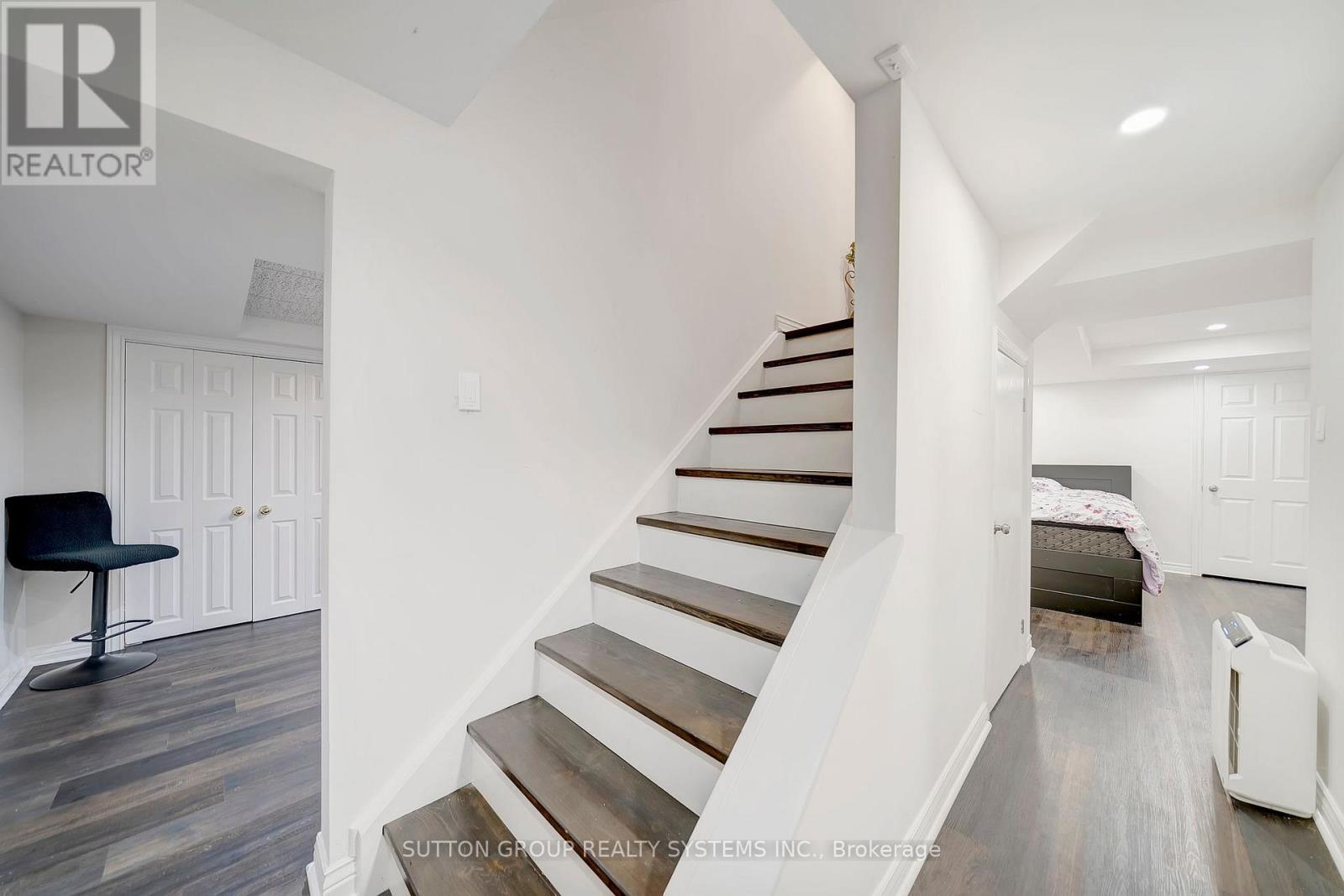 8017 Hampton Court, Niagara Falls, Ontario  L2H 2R4 - Photo 37 - X12409419