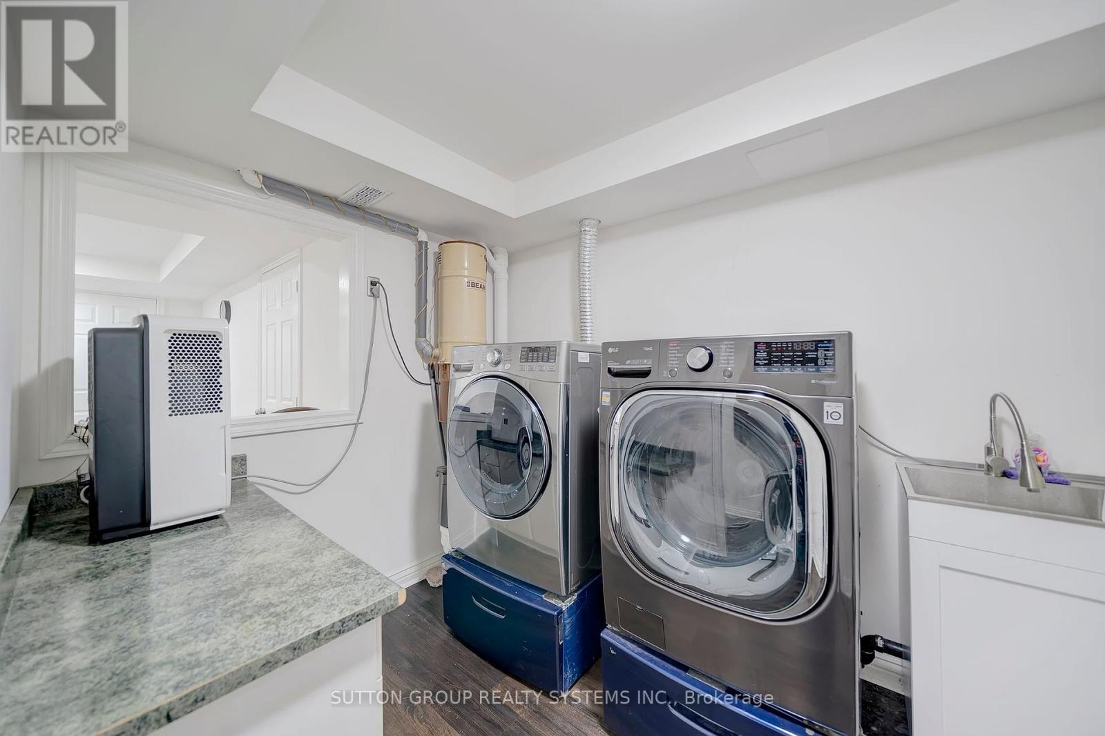 8017 Hampton Court, Niagara Falls, Ontario  L2H 2R4 - Photo 38 - X12409419