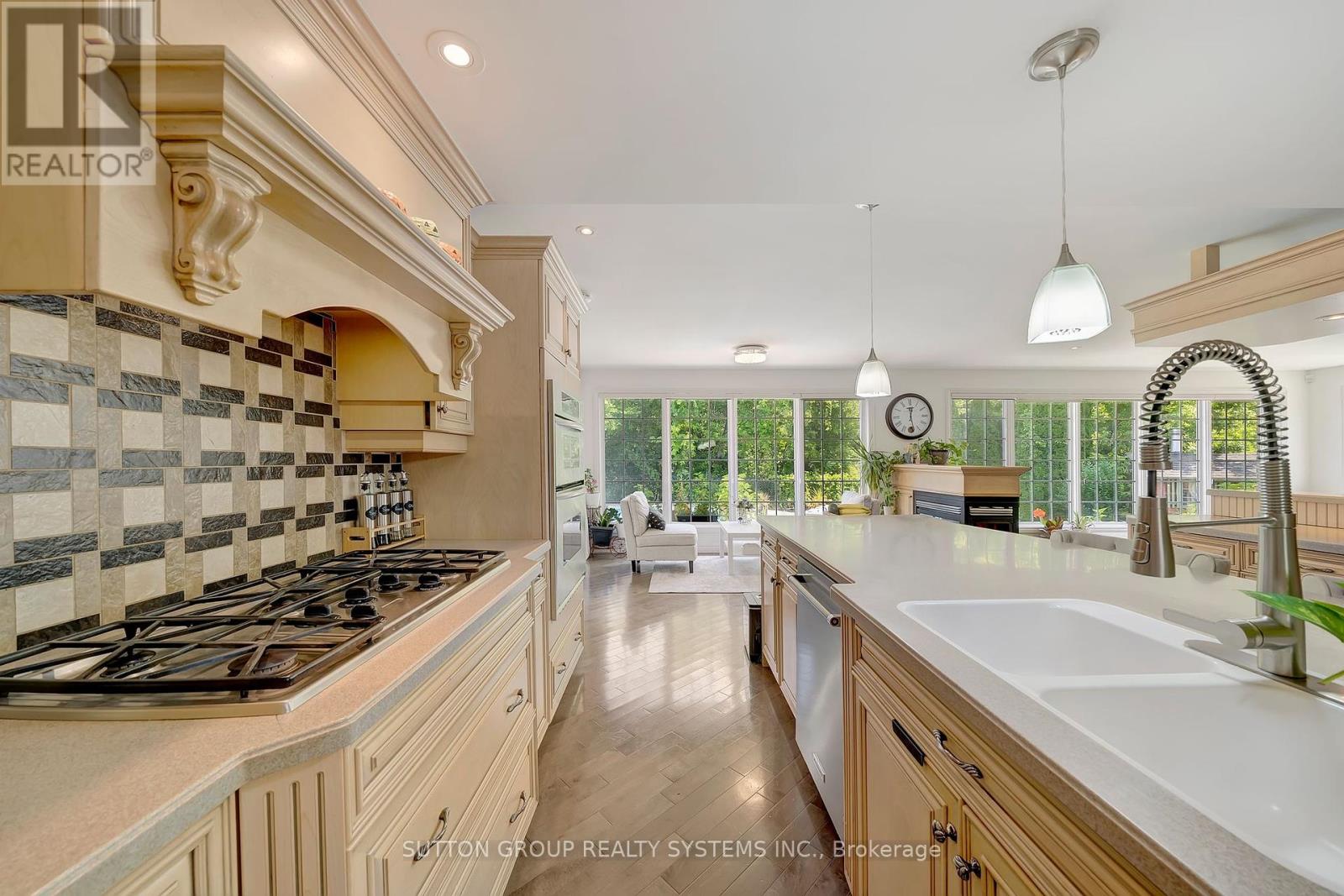 Property at 8017 HAMPTON COURT image 4