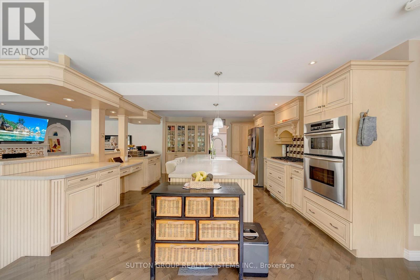 8017 Hampton Court, Niagara Falls, Ontario  L2H 2R4 - Photo 6 - X12409419