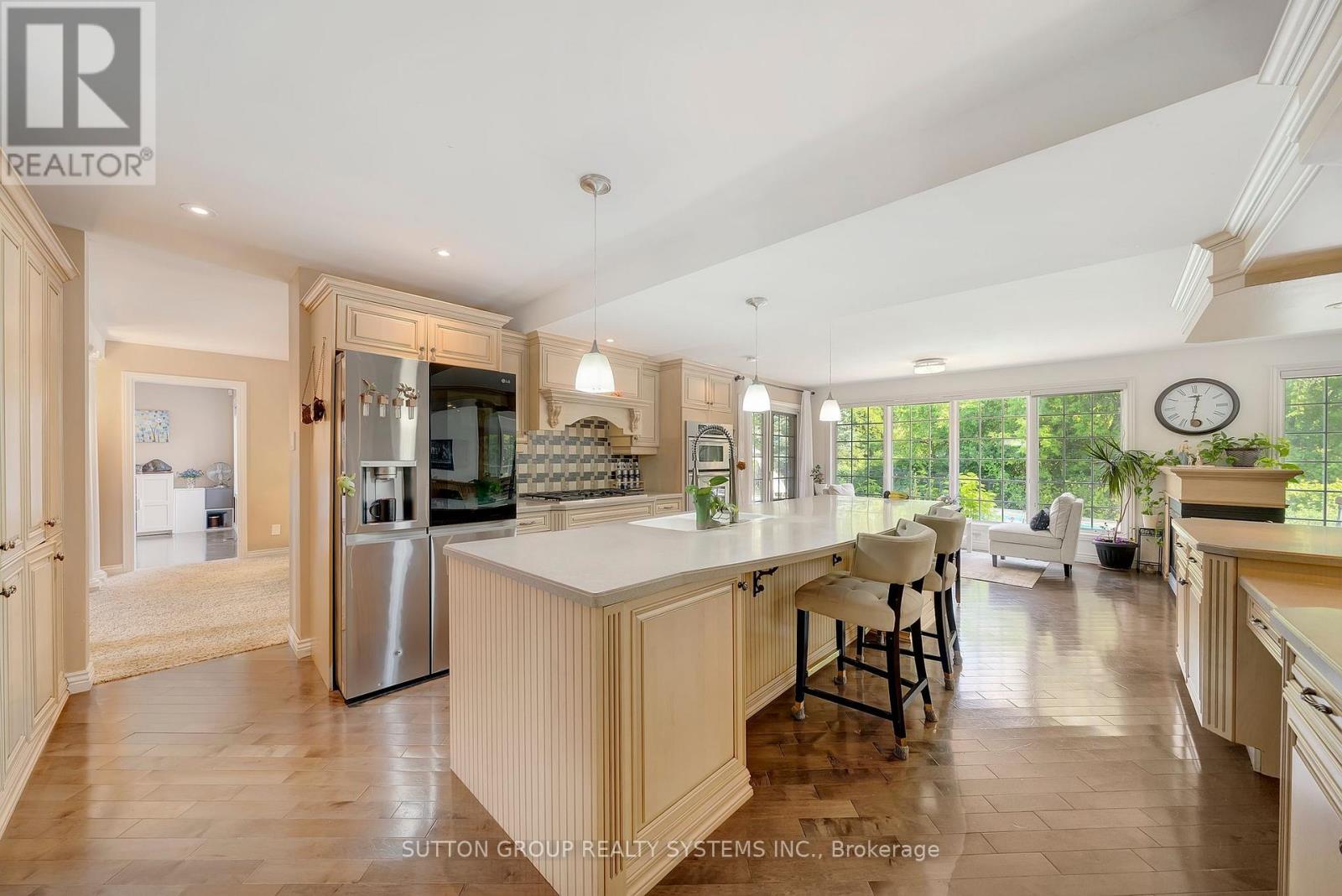 8017 Hampton Court, Niagara Falls, Ontario  L2H 2R4 - Photo 7 - X12409419