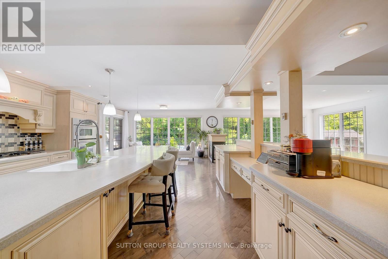 8017 Hampton Court, Niagara Falls, Ontario  L2H 2R4 - Photo 8 - X12409419