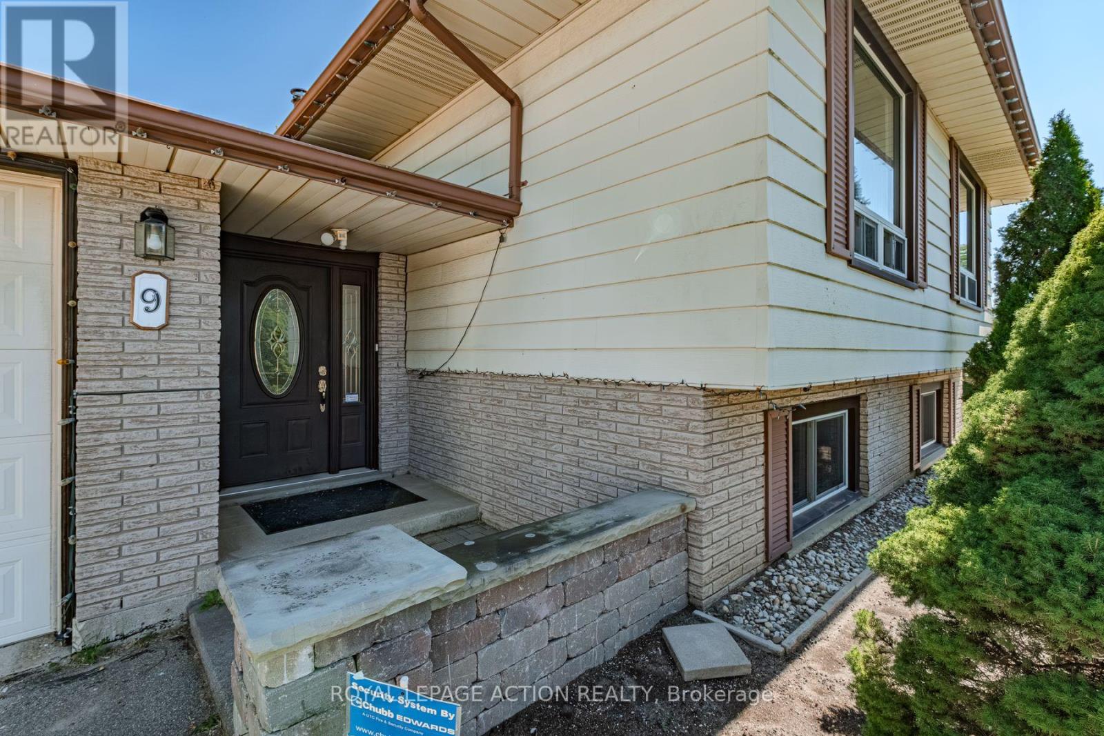 9 Bannister Street, Brant, Ontario N0E 1L0 - Photo 3 - X12409450