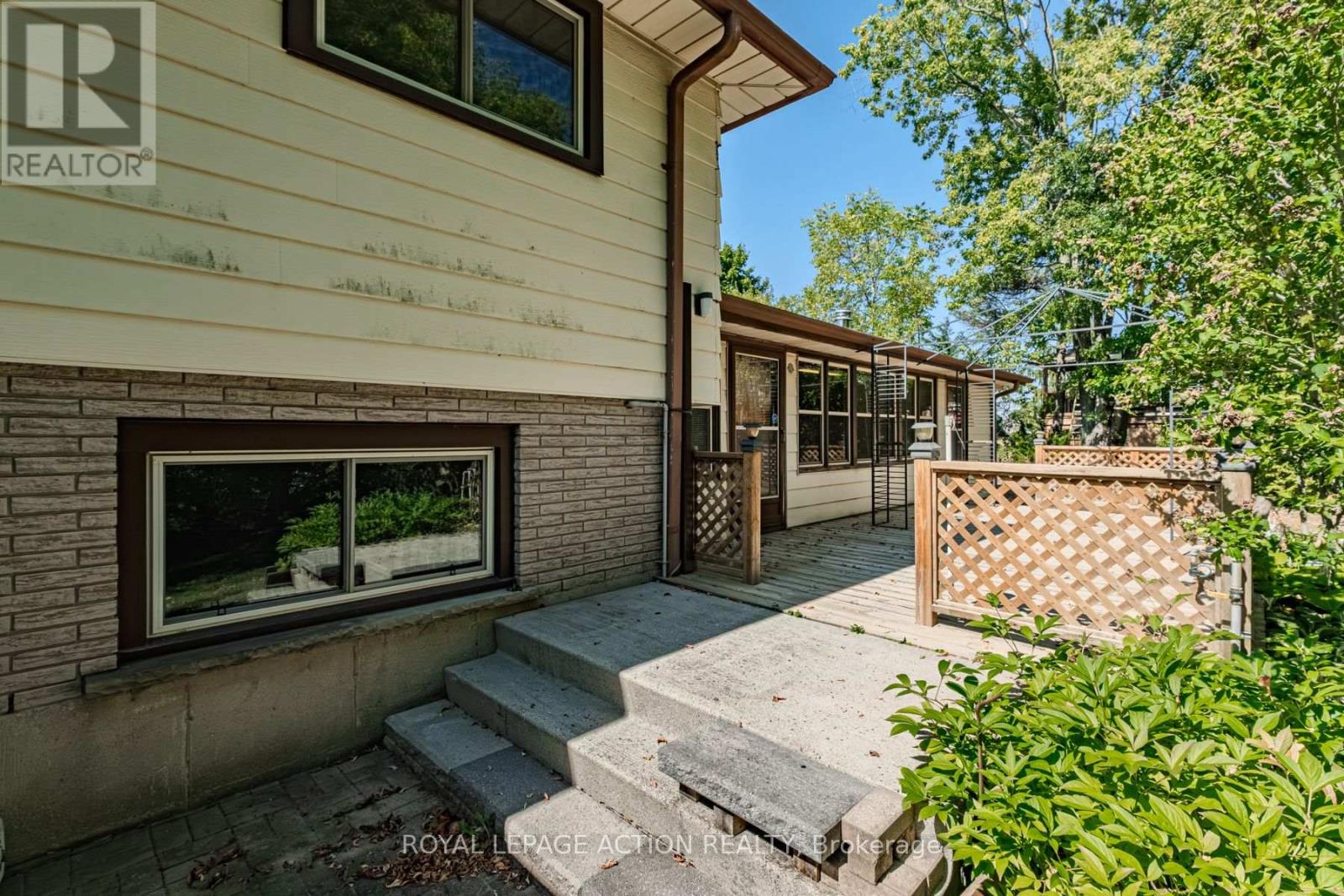 9 Bannister Street, Brant, Ontario N0E 1L0 - Photo 35 - X12409450