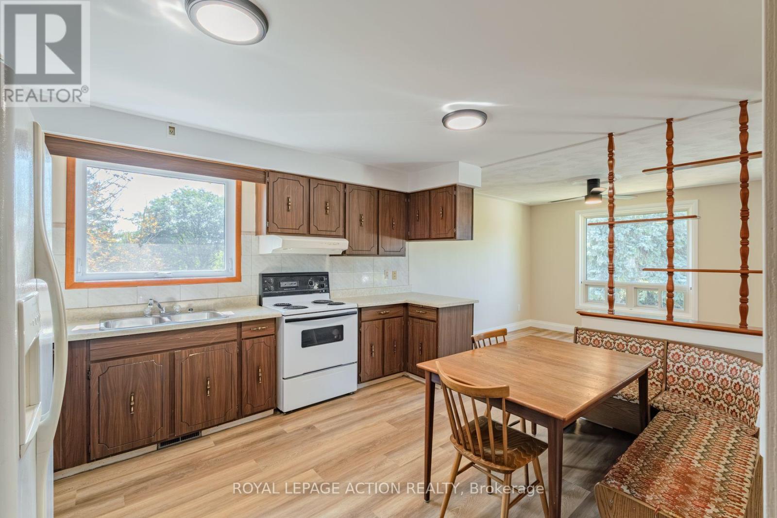 9 Bannister Street, Brant, Ontario N0E 1L0 - Photo 8 - X12409450