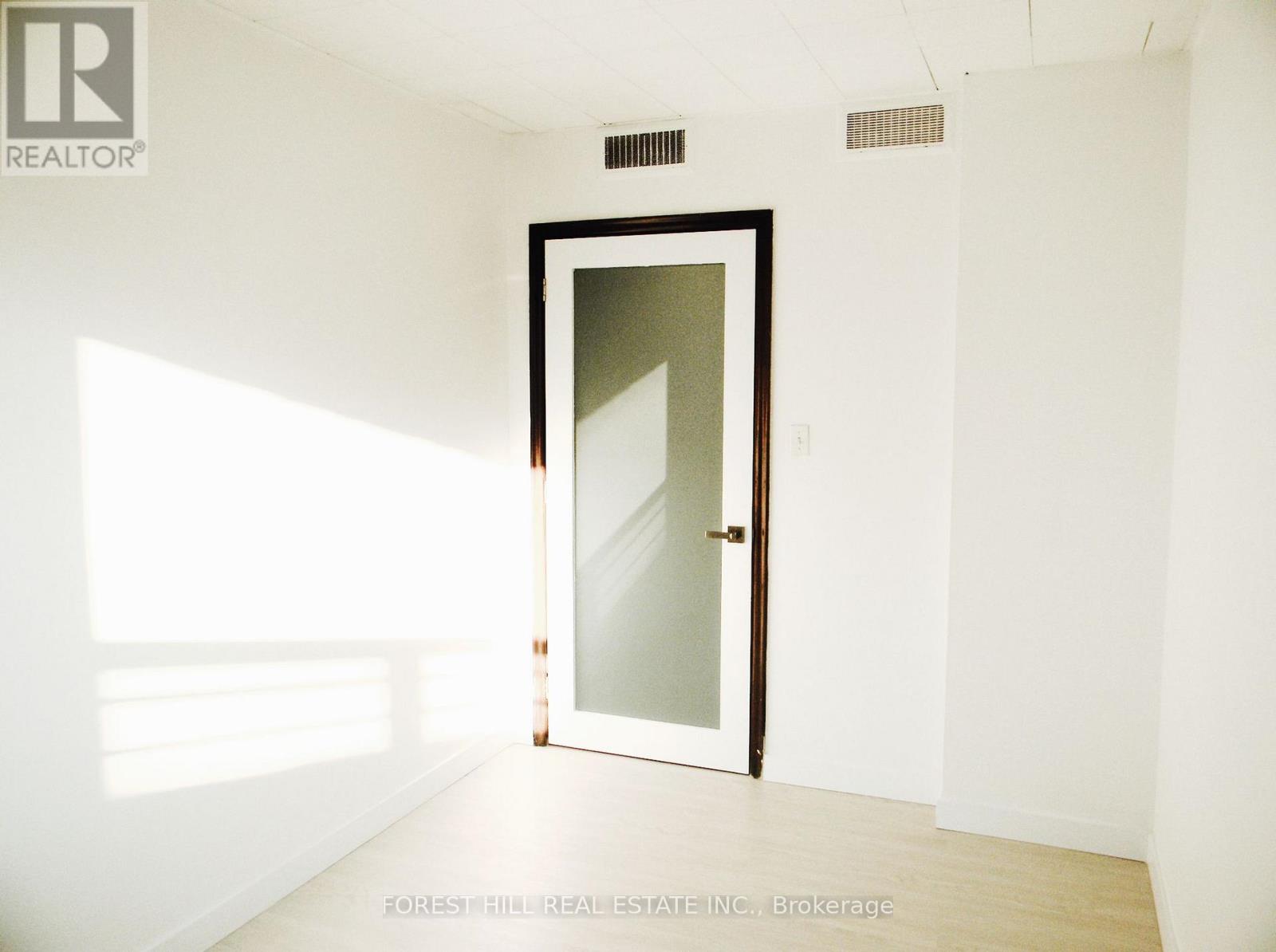 200 - 226 Bathurst Street, Toronto, Ontario  M5T 2R9 - Photo 12 - C12409429