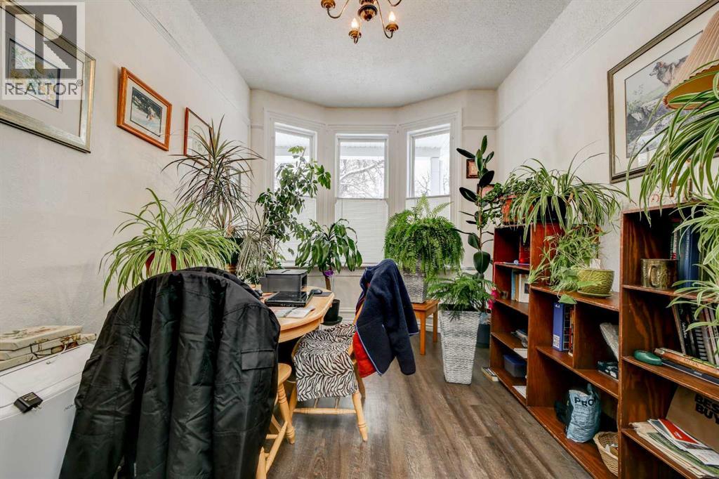 Property at 612 6 Street S image 5