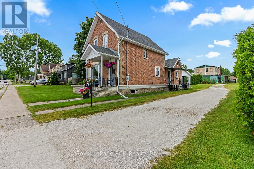 524 Scott Street, South Bruce Peninsula, Ontario  N0H 2T0 - Photo 1 - X12391790