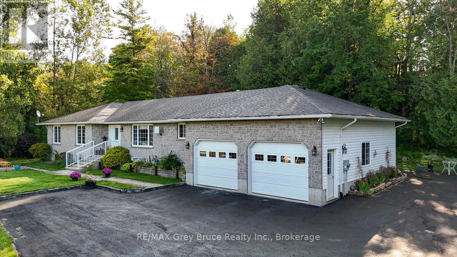 501204 Grey 1 Road, Georgian Bluffs, Ontario  N0H 2T0 - Photo 3 - X12409600