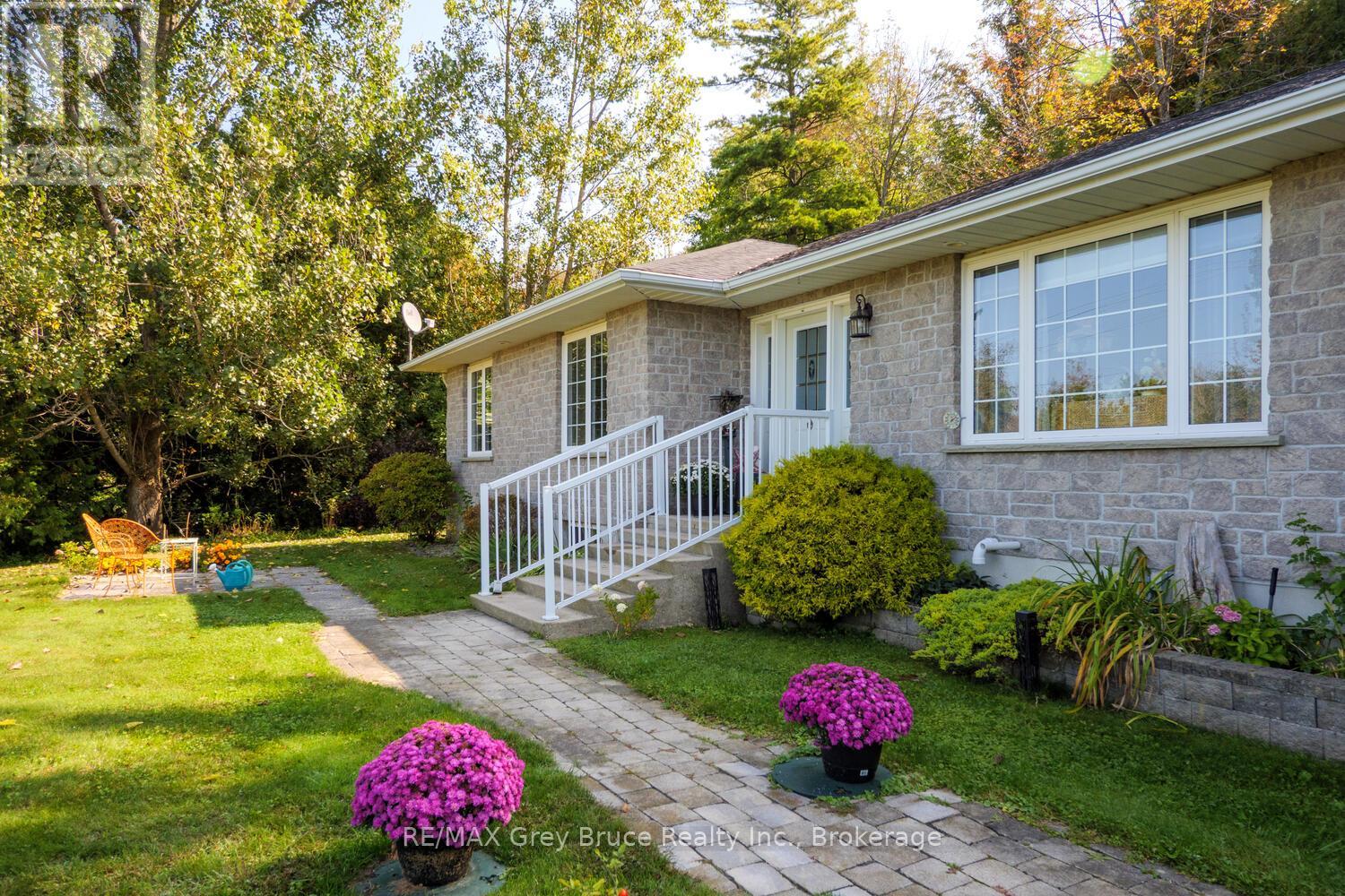 501204 Grey 1 Road, Georgian Bluffs, Ontario  N0H 2T0 - Photo 4 - X12409600