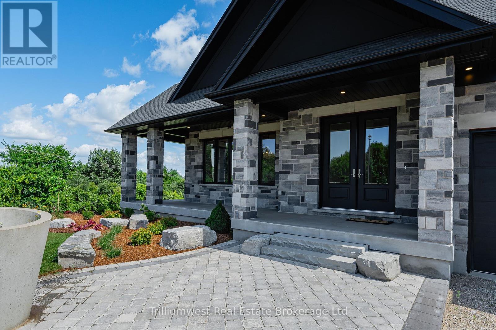 10 INVERHILL ROAD, Centre Wellington, Ontario