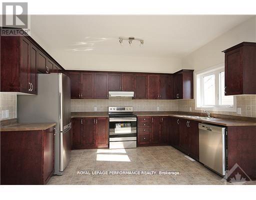 8164 Jeanne D'arc Boulevard, Ottawa, Ontario  K1E 2H5 - Photo 2 - X12409561