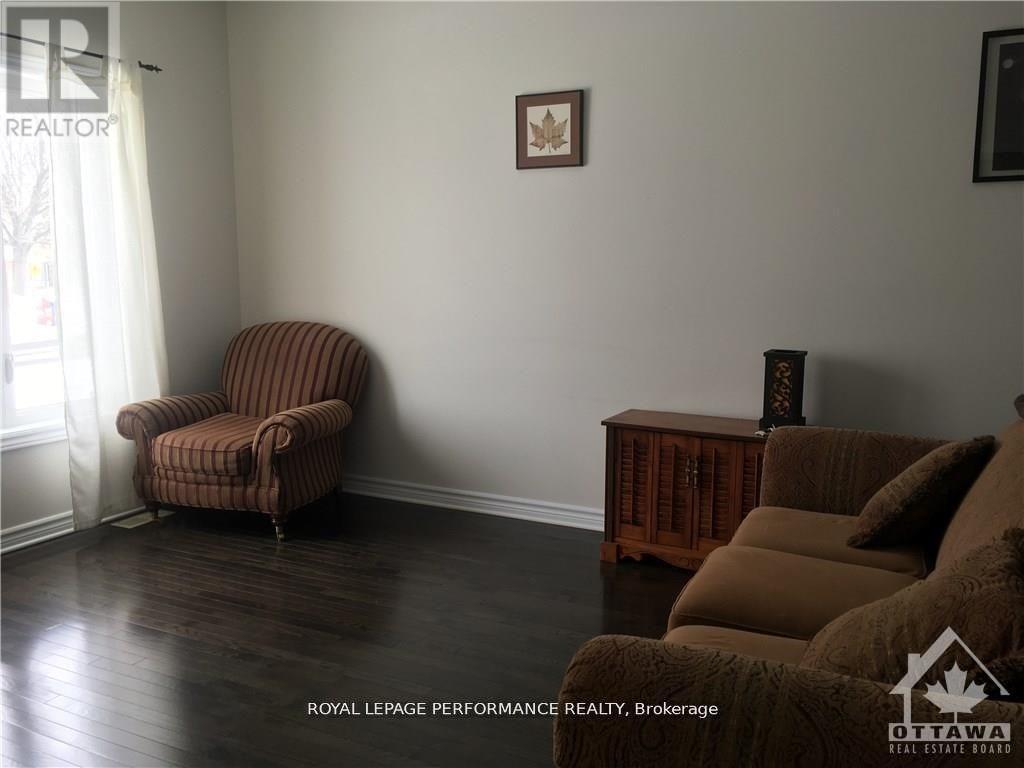 8164 Jeanne D'arc Boulevard, Ottawa, Ontario  K1E 2H5 - Photo 5 - X12409561