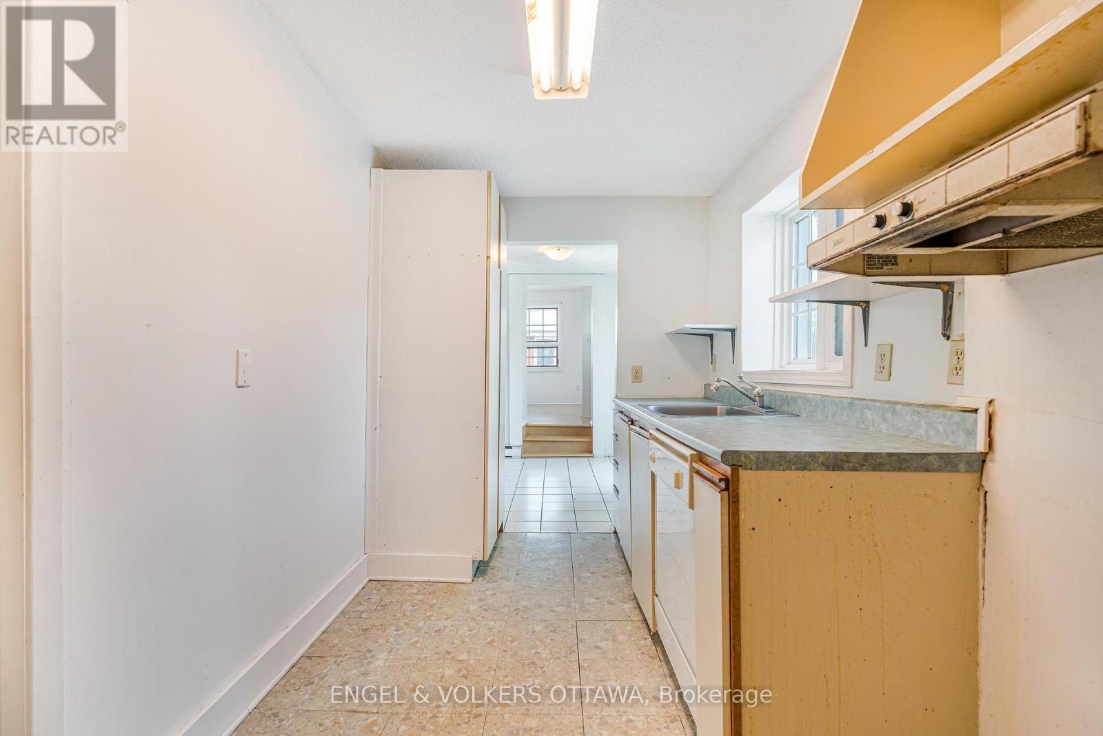 467 Edgeworth Avenue, Ottawa, Ontario  K2B 5L2 - Photo 10 - X12409612